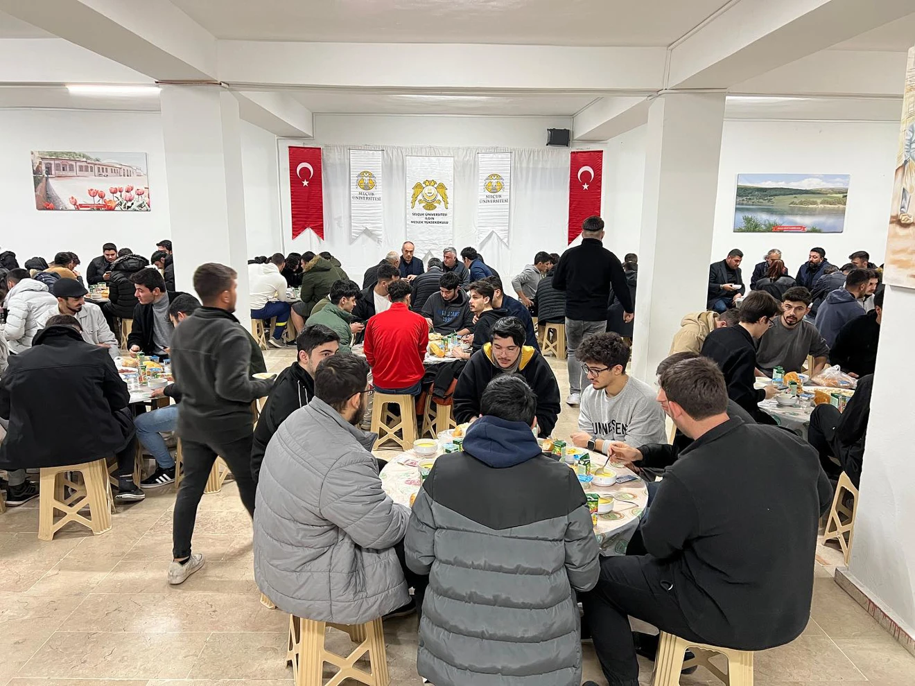 Ilgın Meslek Yüksekokulu Geleneksel İftar Programlarımız kapsamında bugünkü iftarımız Ilgınlı iş insanı Sayın Mustafa UZUN tarafından ikram edilmiştir