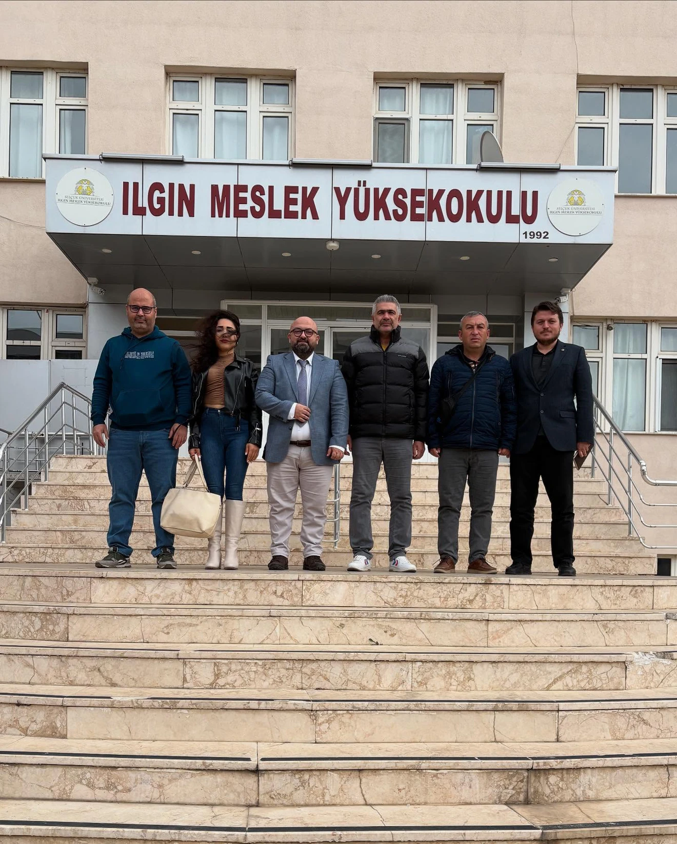 Haber Ilgın TV Yönetimi, Yüksekokul yönetimimize hayırlı olsun dileklerinde bulunmuşlardır.