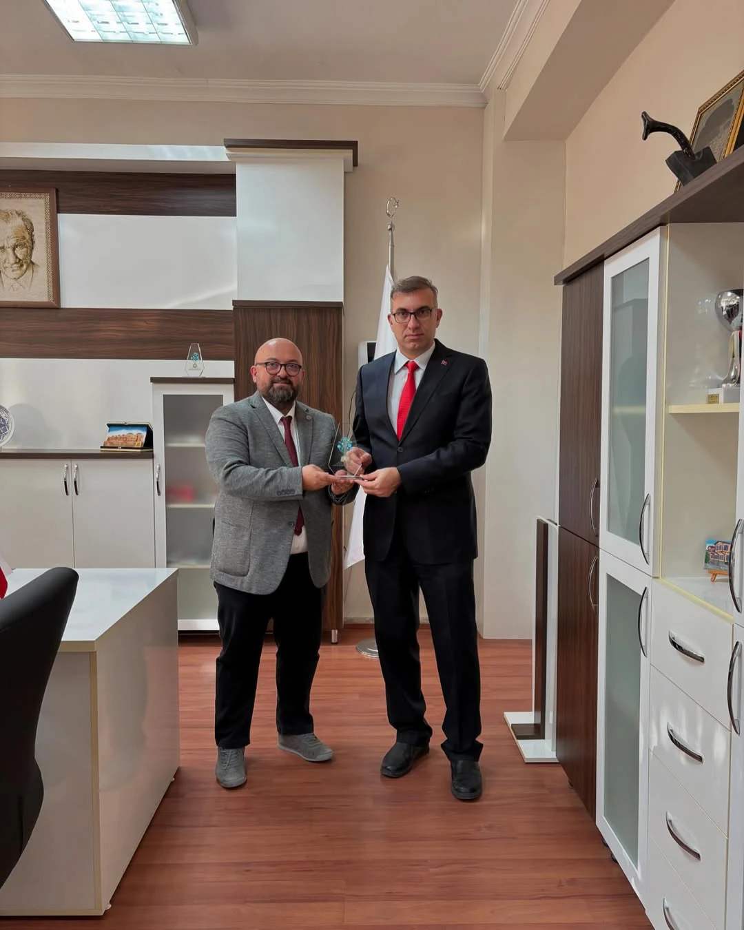 Plaket Takdimi