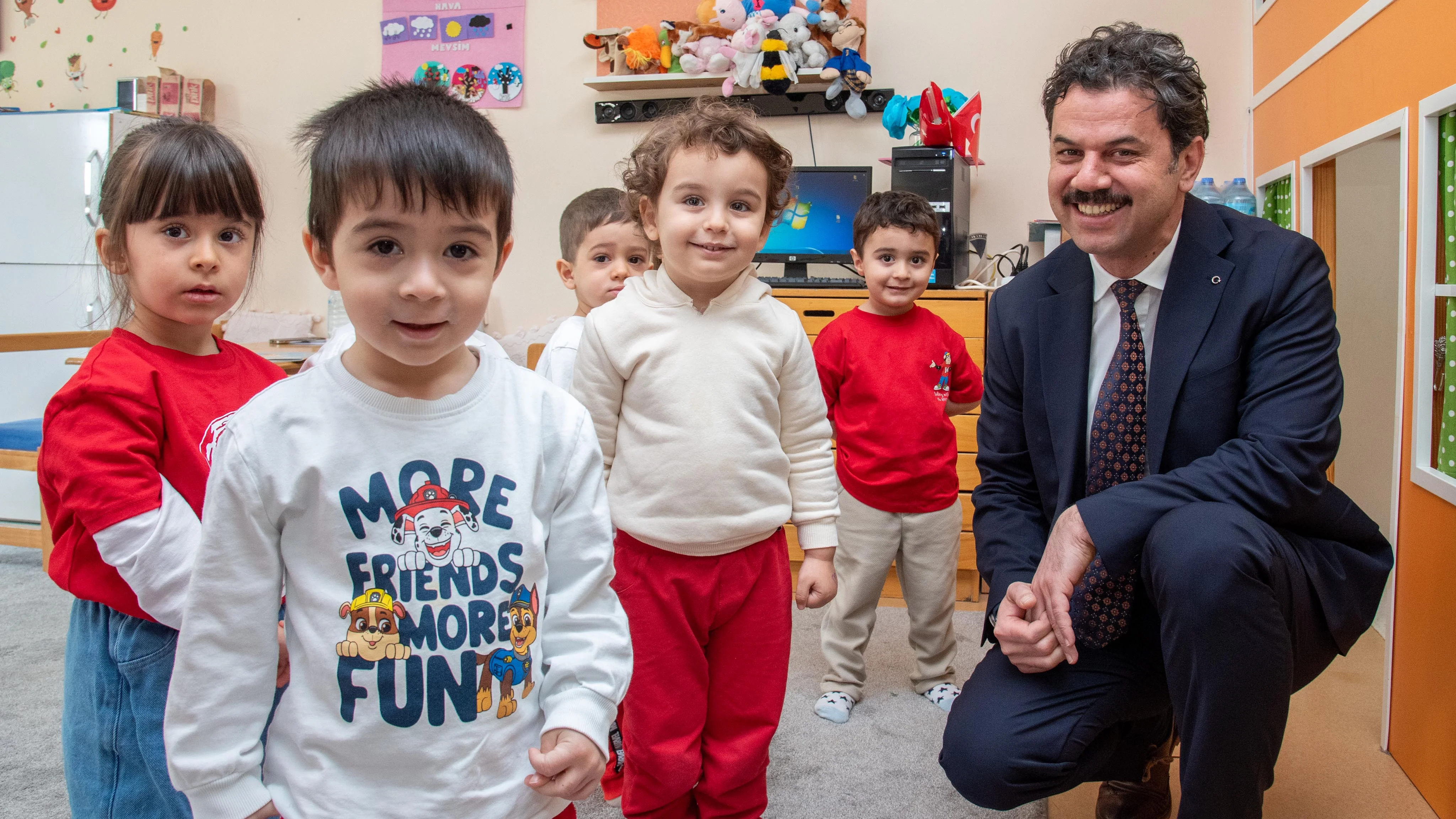 Rektör Yılmaz, miniklerin 23 Nisan sevincine ortak oldu
