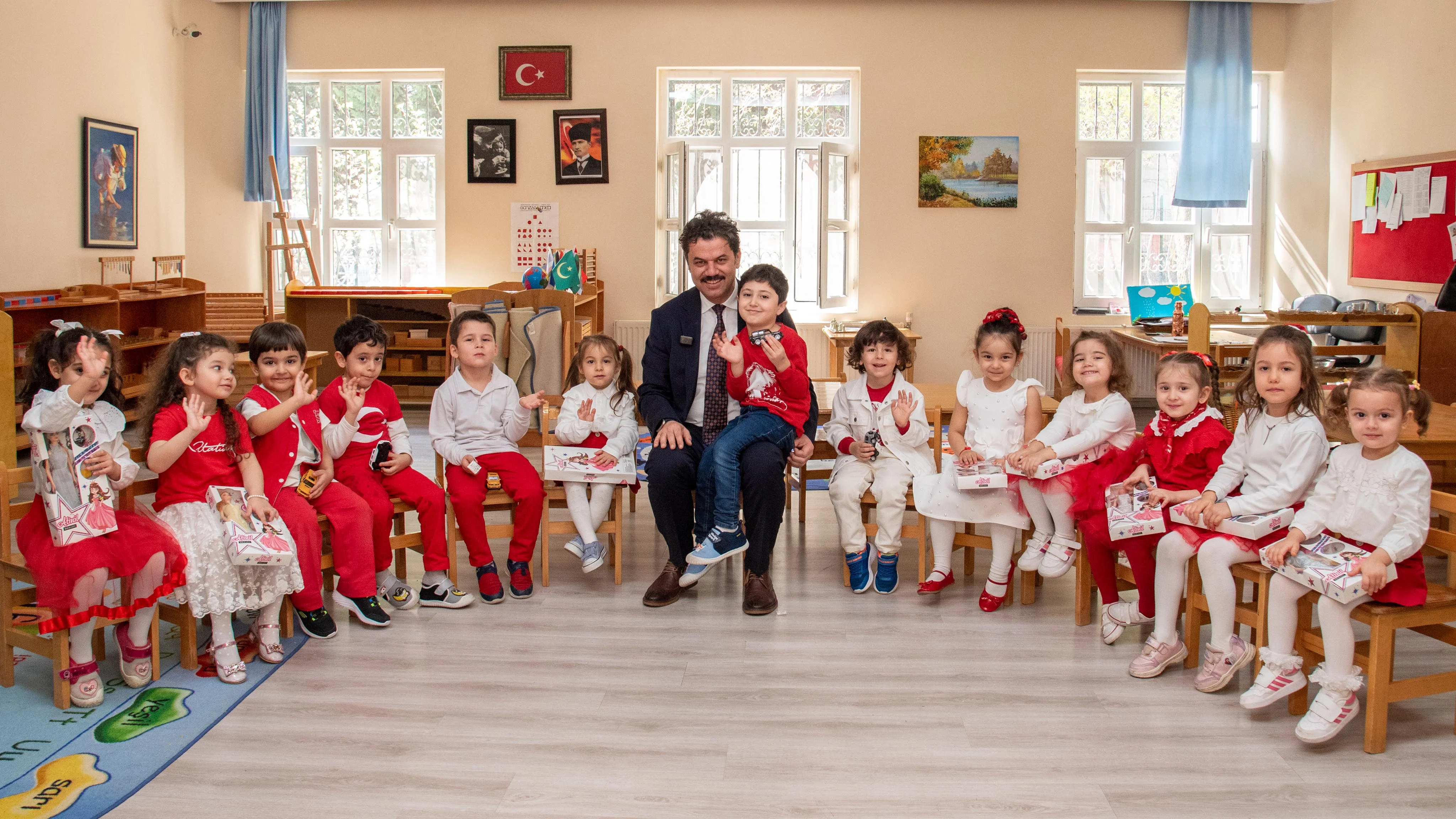 Rektör Yılmaz, miniklerin 23 Nisan sevincine ortak oldu