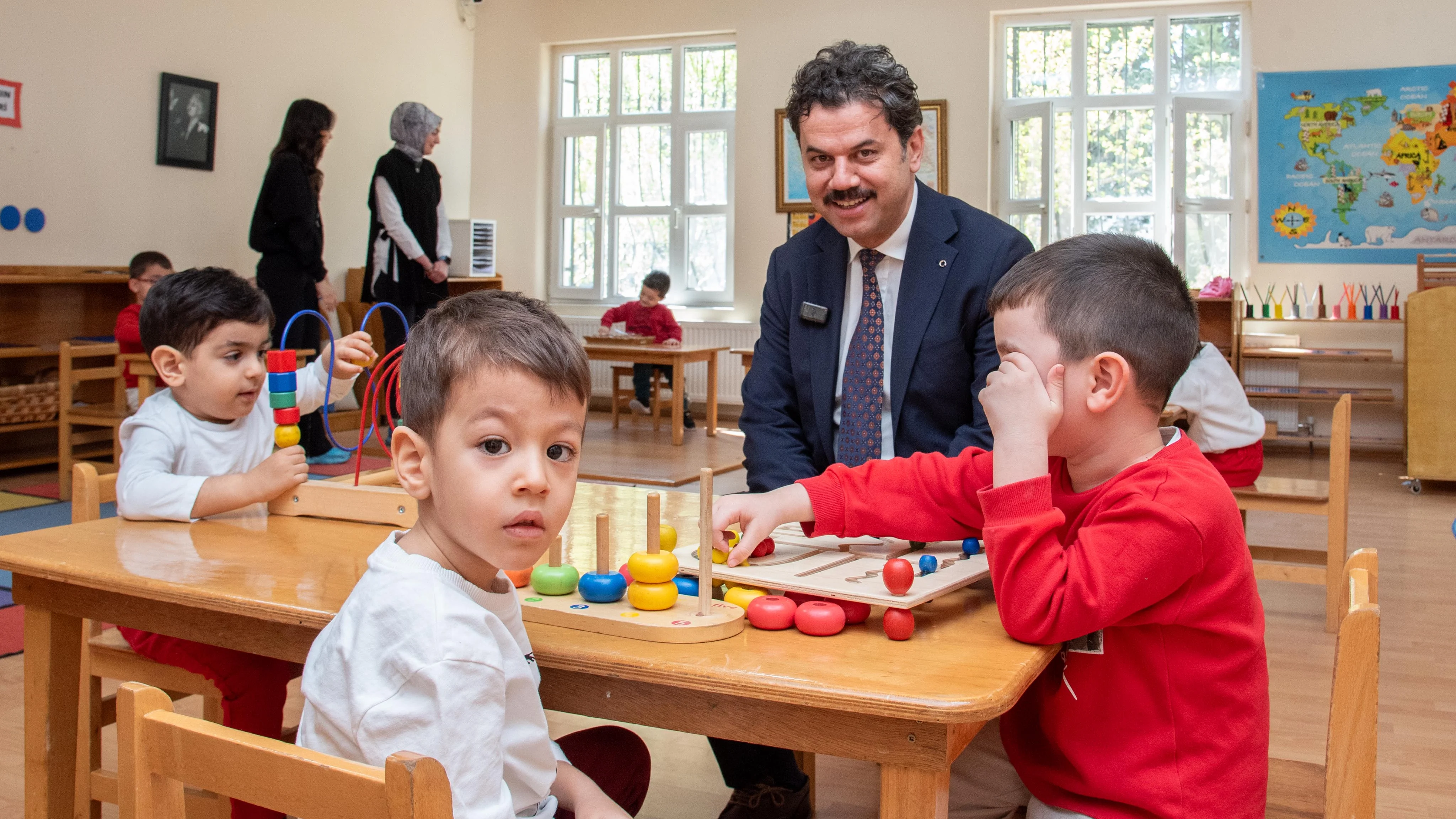 Rektör Yılmaz, miniklerin 23 Nisan sevincine ortak oldu