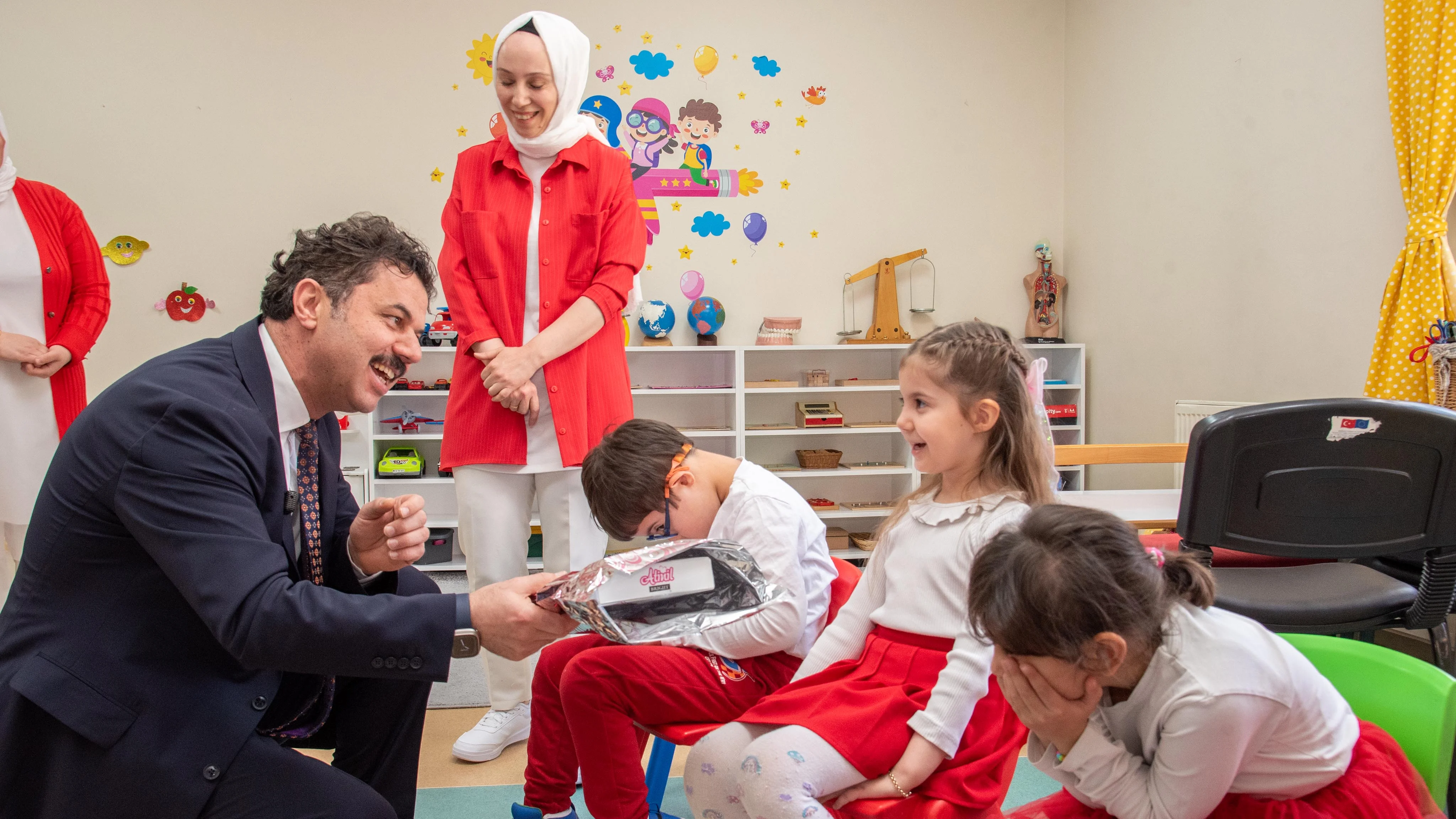 Rektör Yılmaz, miniklerin 23 Nisan sevincine ortak oldu