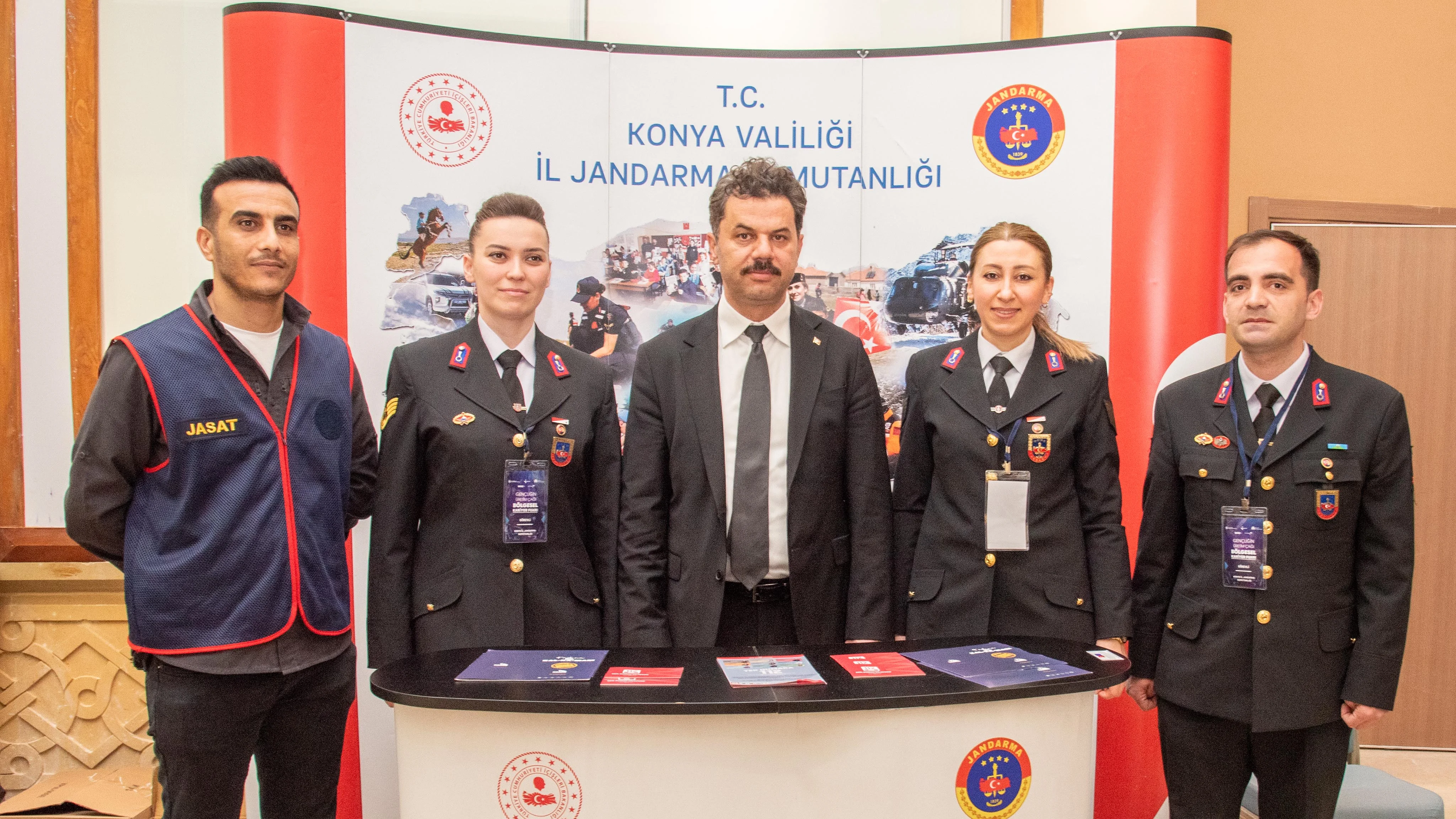 Rektör Yılmaz, İKAF’26’da stantları ziyaret etti