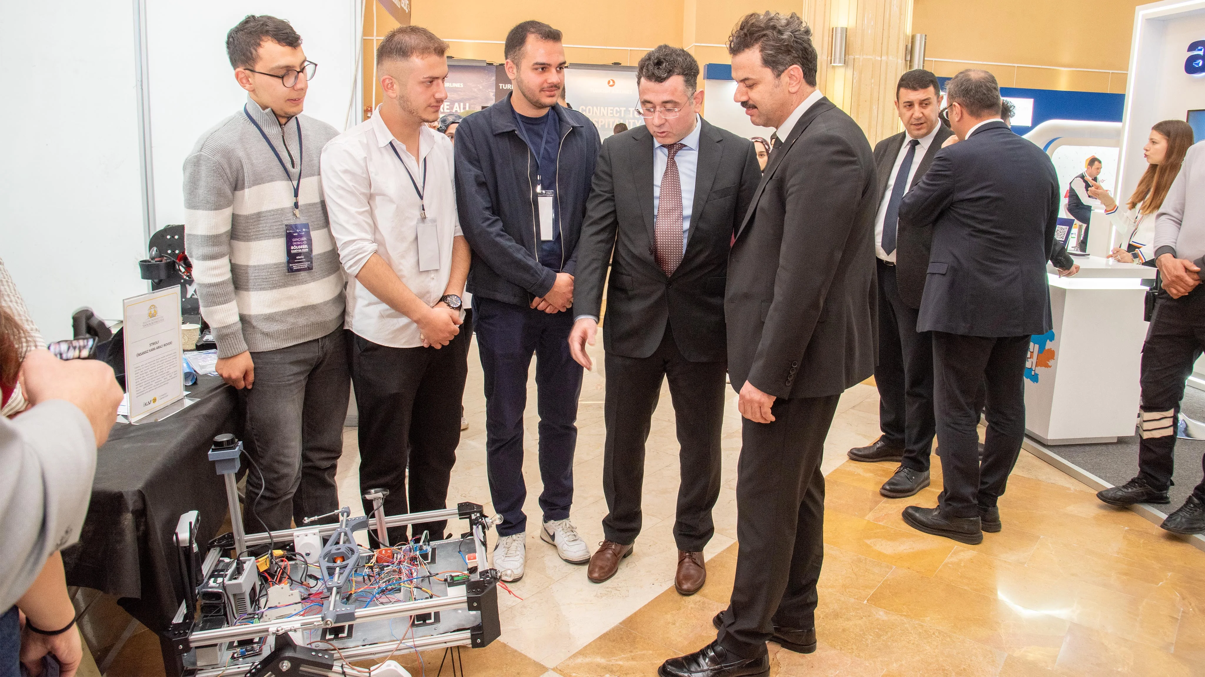 Rektör Yılmaz, İKAF’26’da stantları ziyaret etti