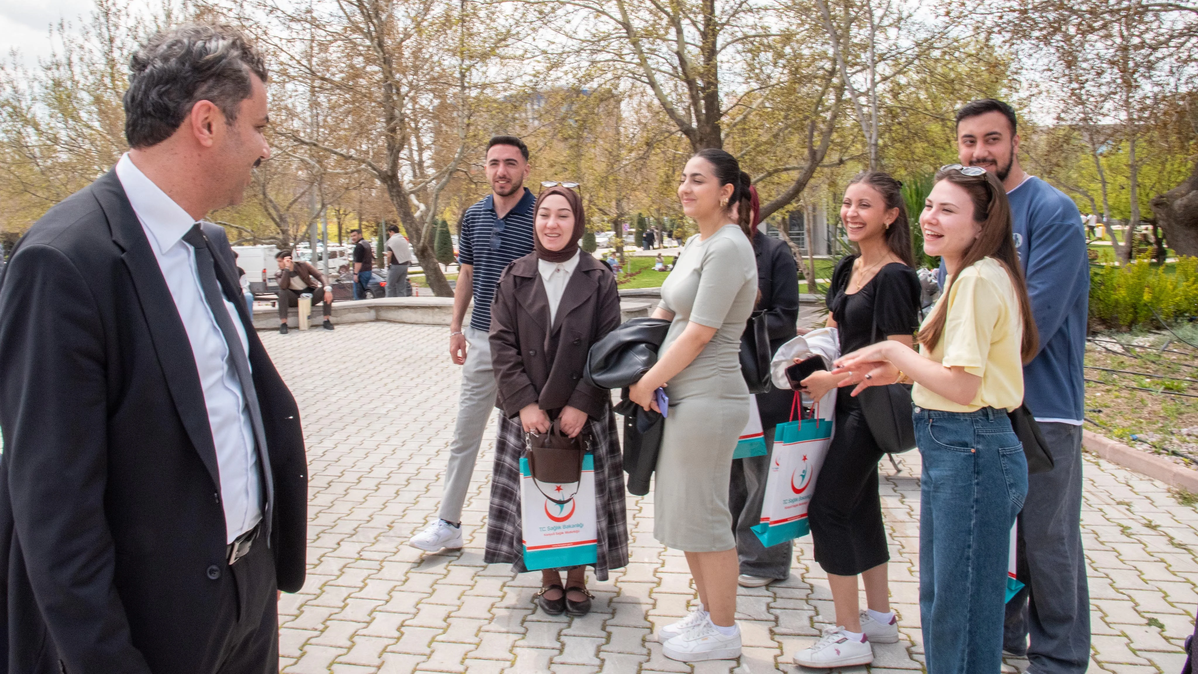 Rektör Yılmaz, İKAF’26’da stantları ziyaret etti
