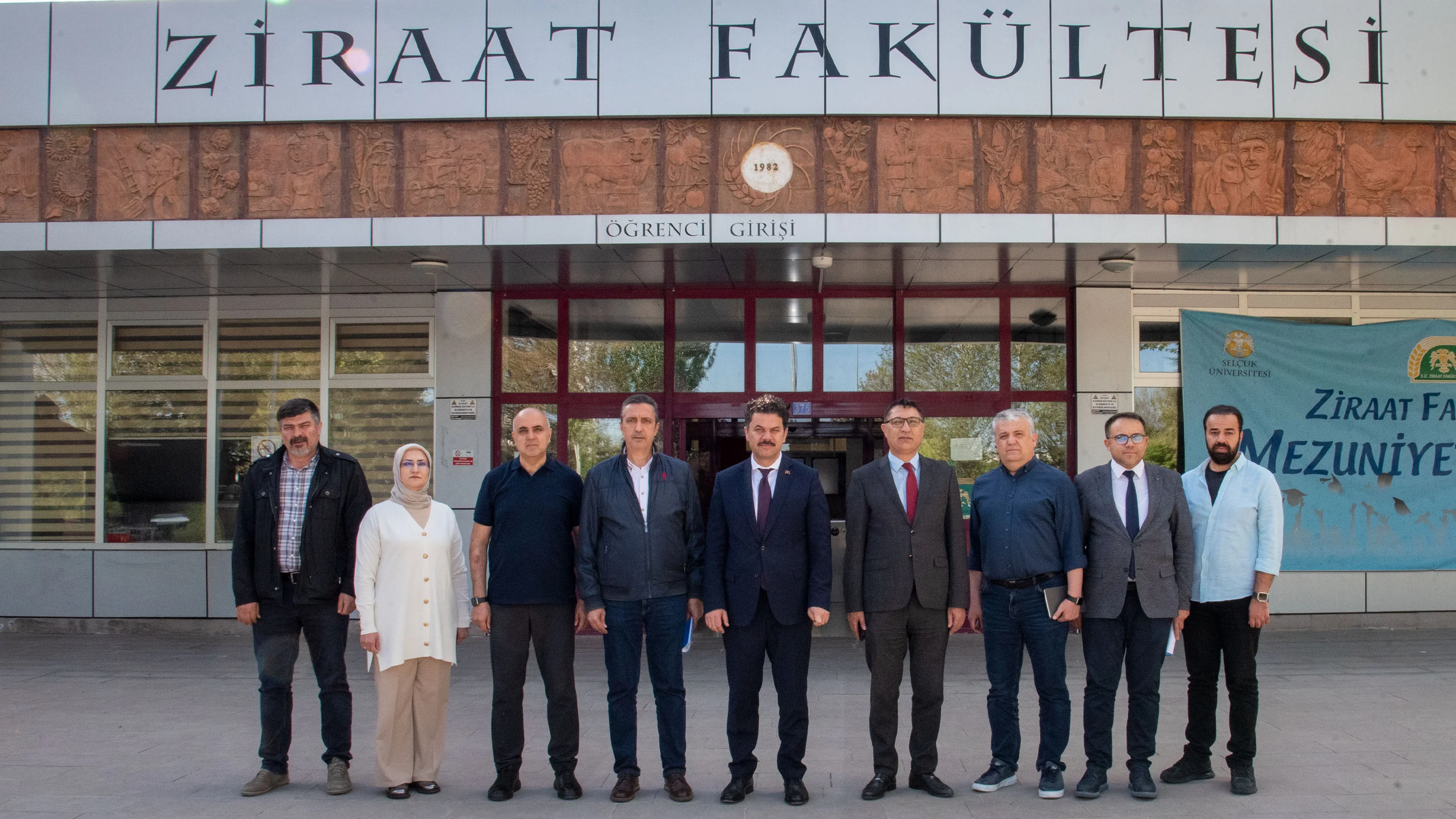 Rektör Yılmaz, Ziraat Fakültesinde incelemelerde bulundu