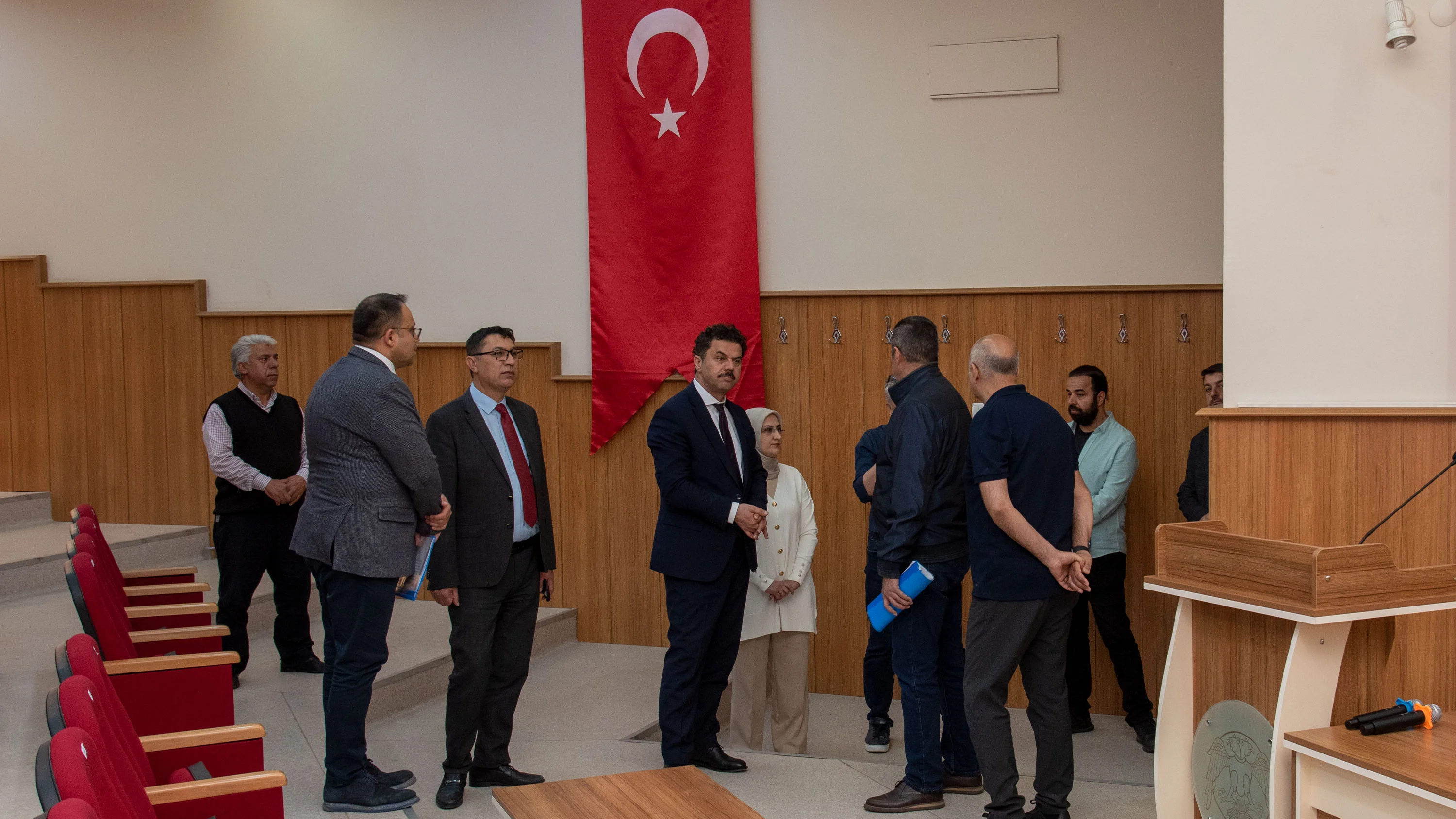 Rektör Yılmaz, Ziraat Fakültesinde incelemelerde bulundu