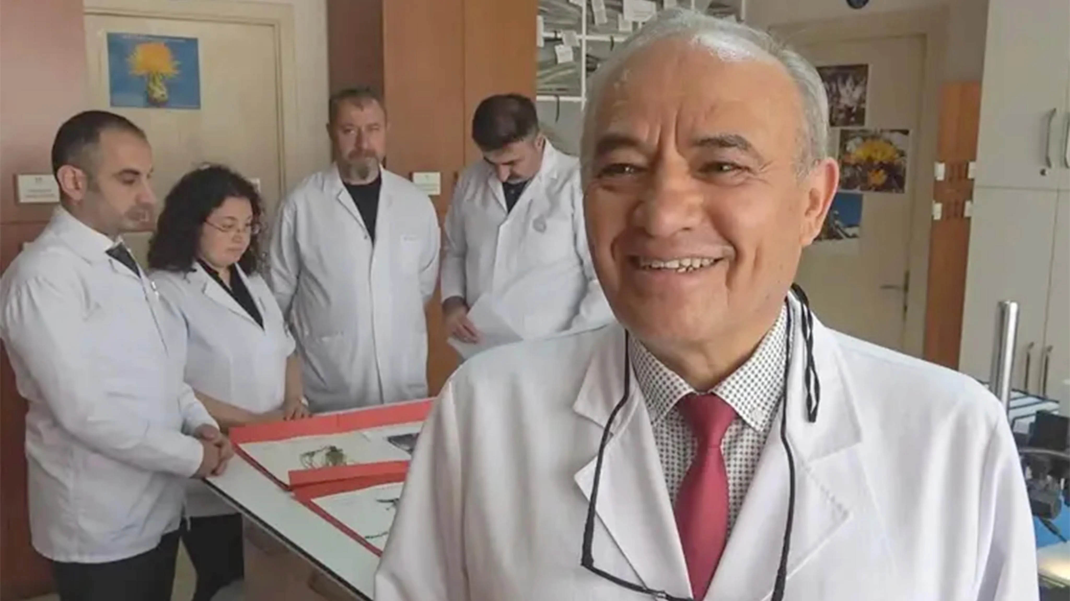 Bilim dünyasına kazandırdığı 4 yeni bitki türünden birine eşinin adını verdi
