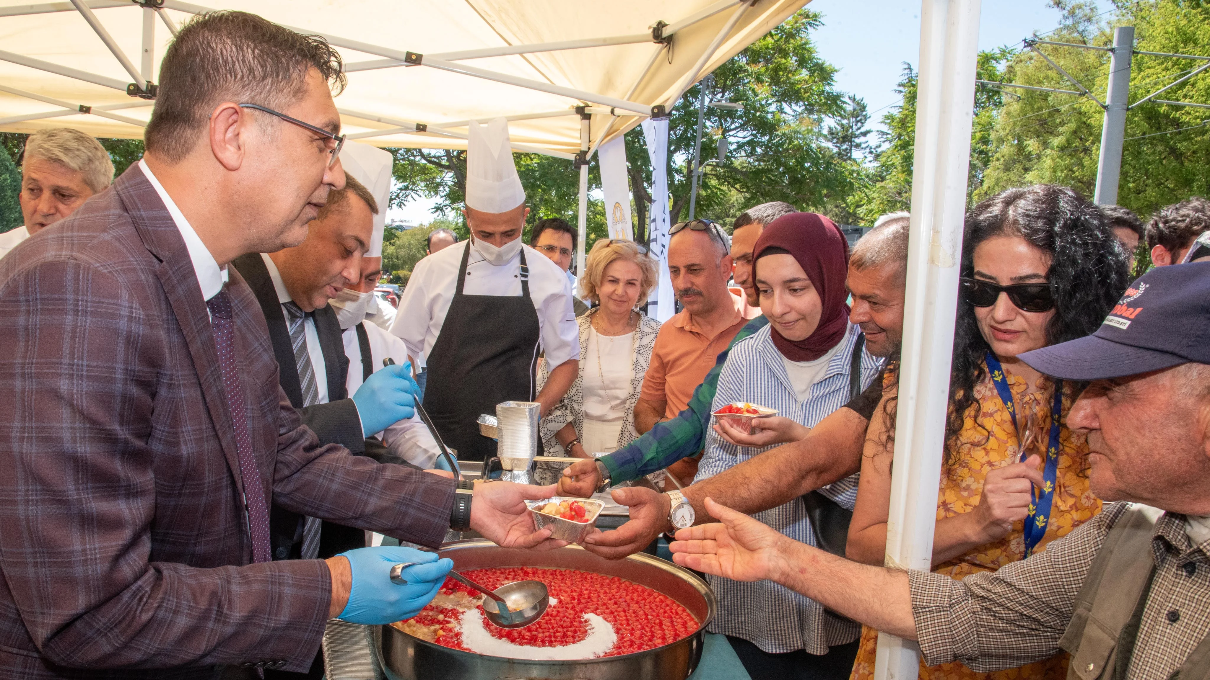 Selçuk Üniversitesinde aşure ikramı