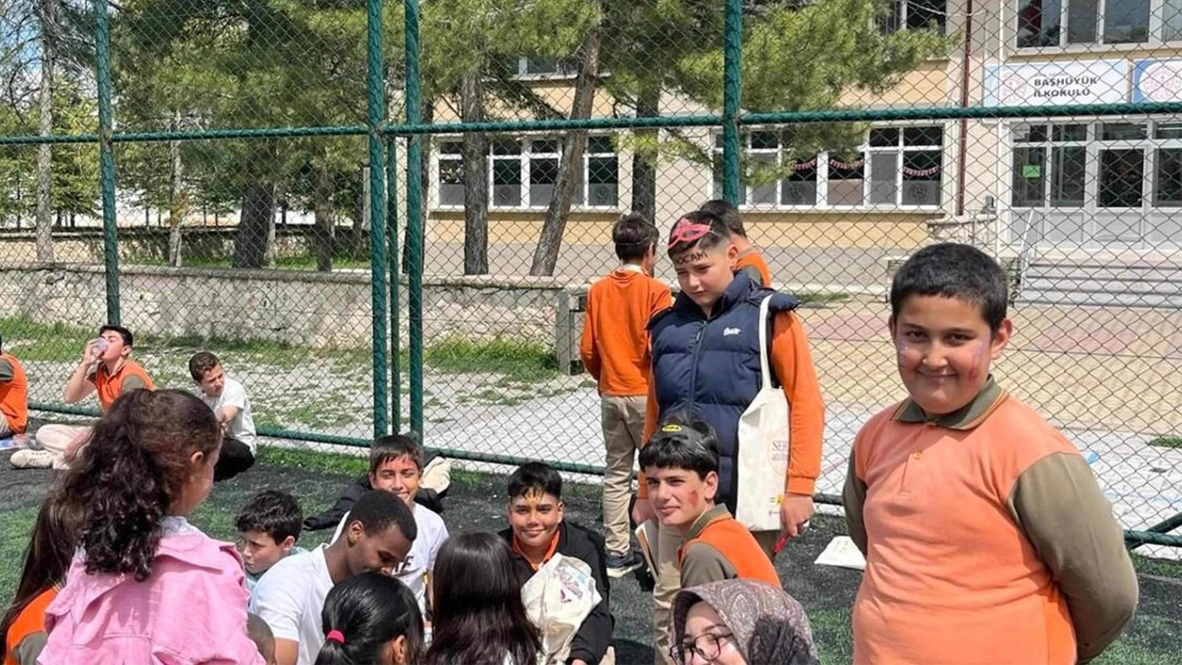 Selçuk Üniversitesi öğrencilerinden köy okuluna sosyal sorumluluk desteği