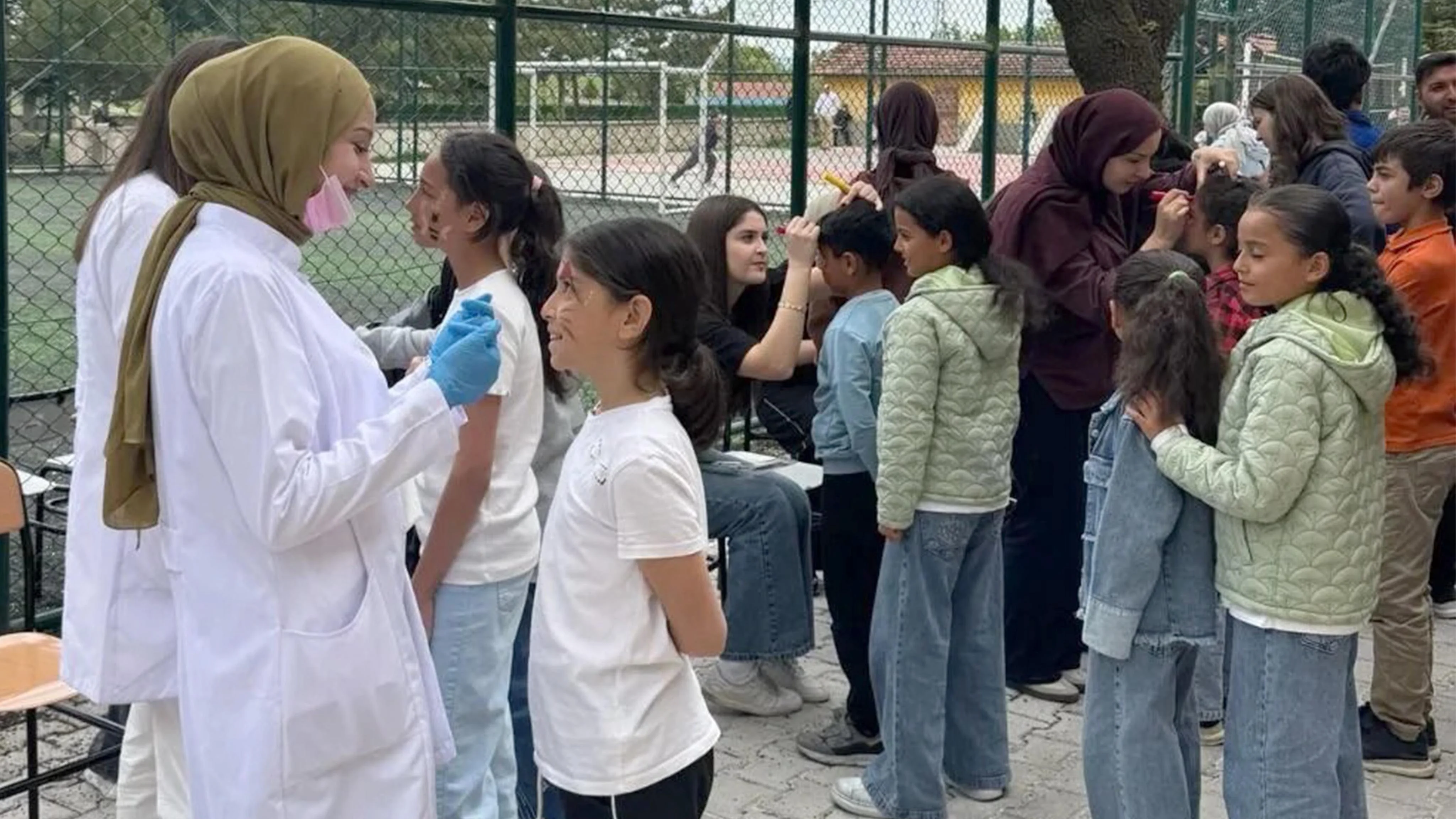 Selçuk Üniversitesi öğrencilerinden köy okuluna sosyal sorumluluk desteği