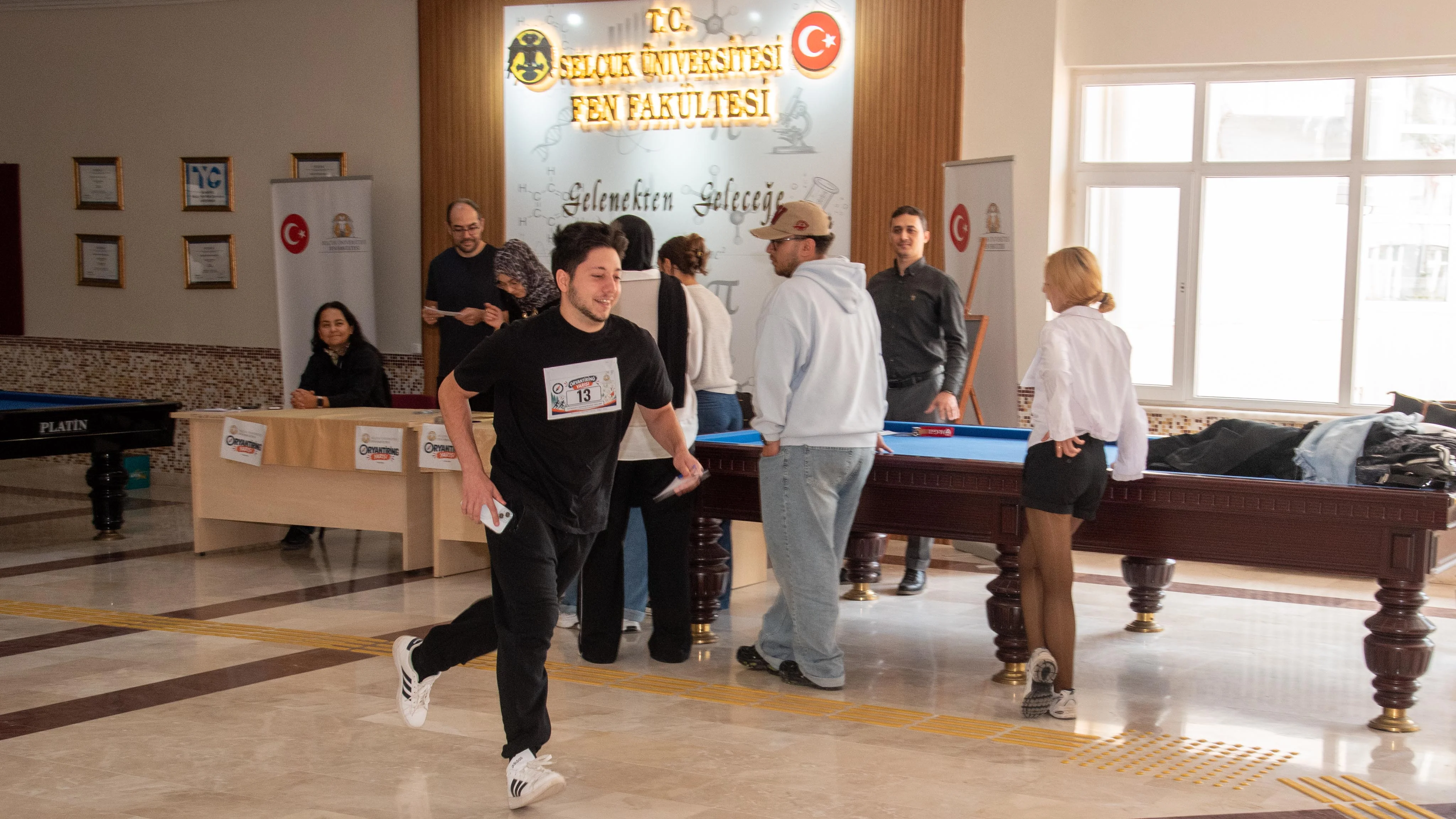 Fen Fakültesinin yeni öğrencileri oryantiring yarışında mücadele etti