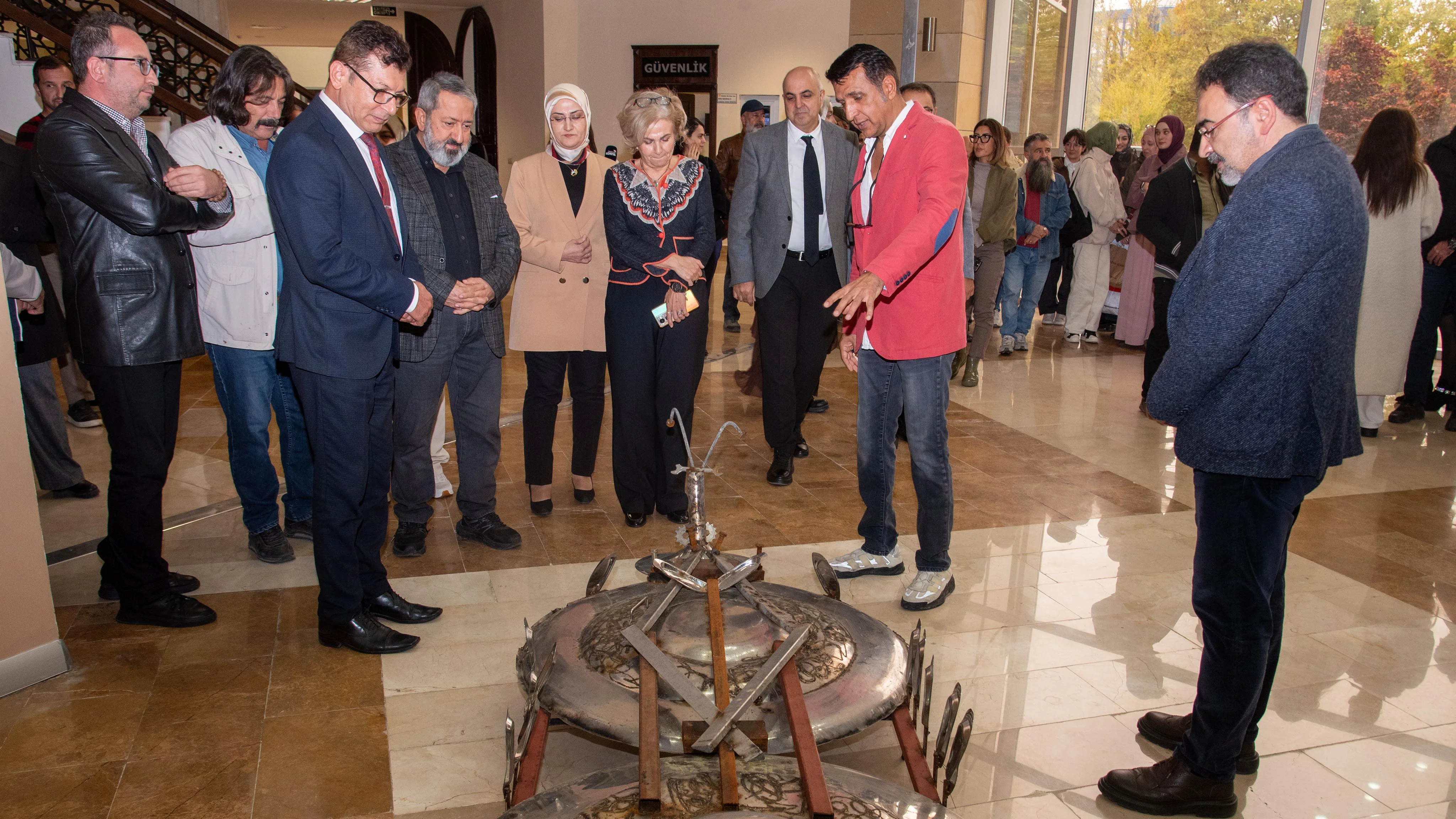 Selçuk Üniversitesinde metal atıklar ARTık Sergisi’nde sanata dönüştü