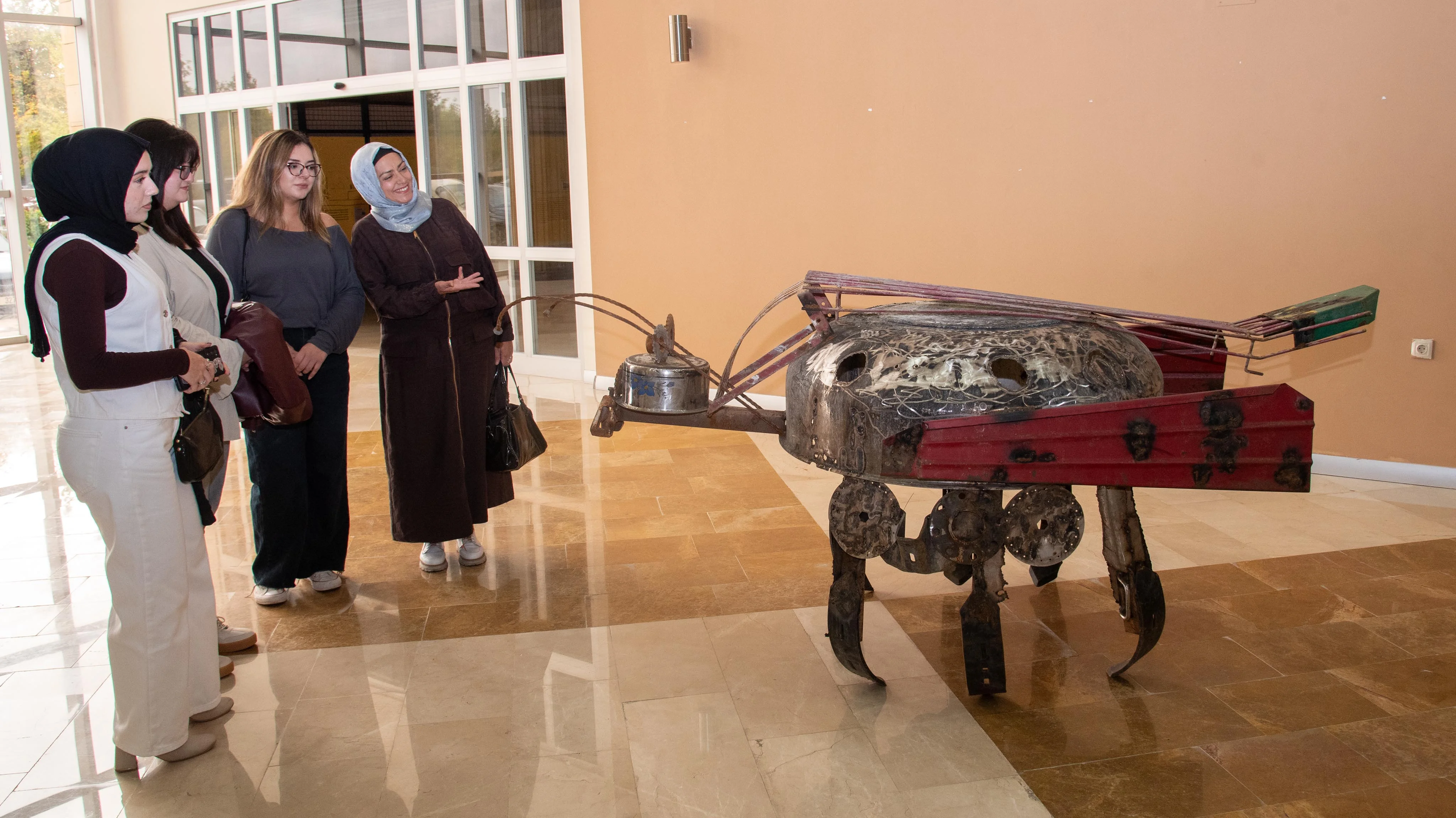 Selçuk Üniversitesinde metal atıklar ARTık Sergisi’nde sanata dönüştü