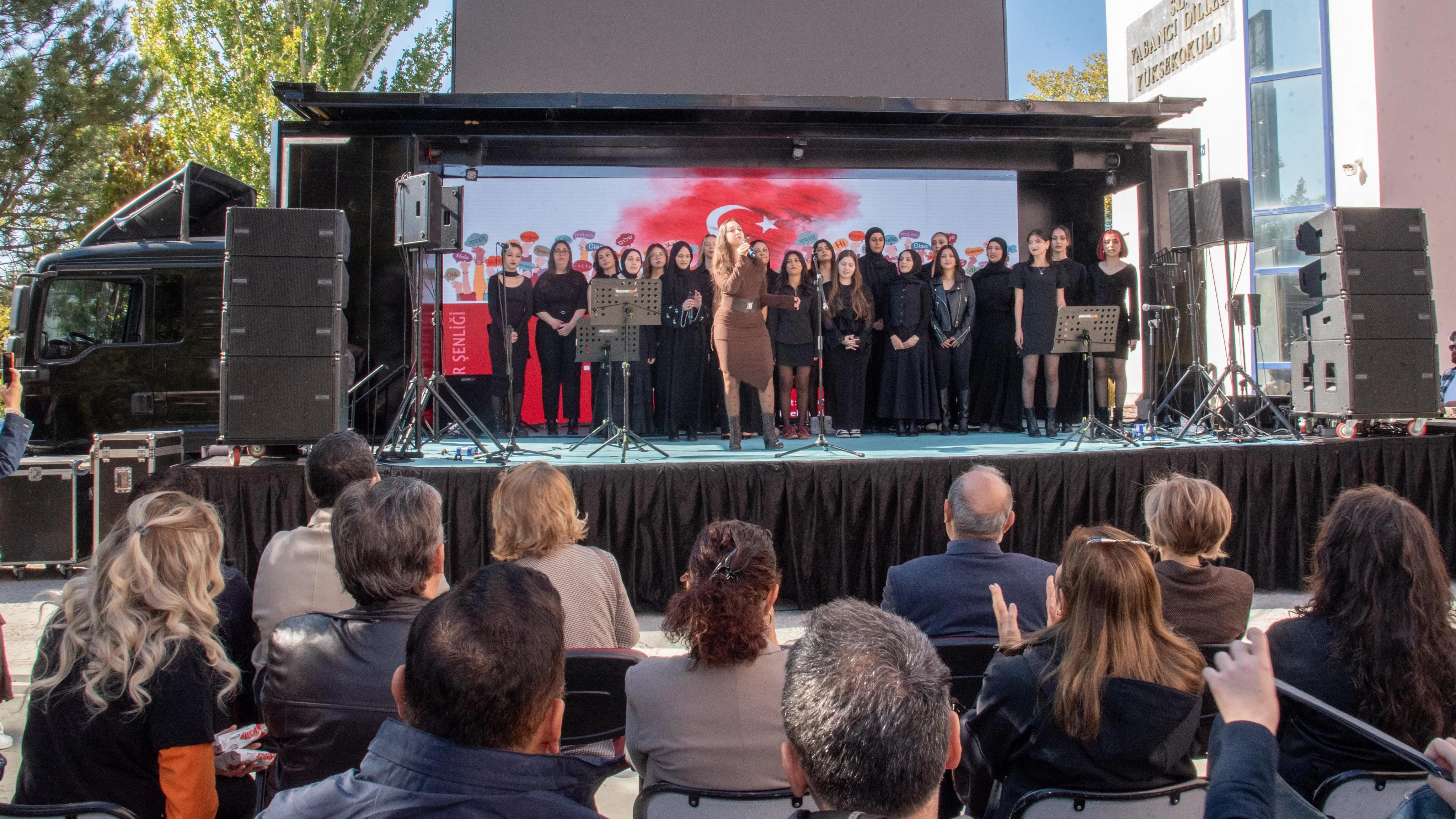 Selçuk Üniversitesinde dil ve kültür şenliği düzenlendi