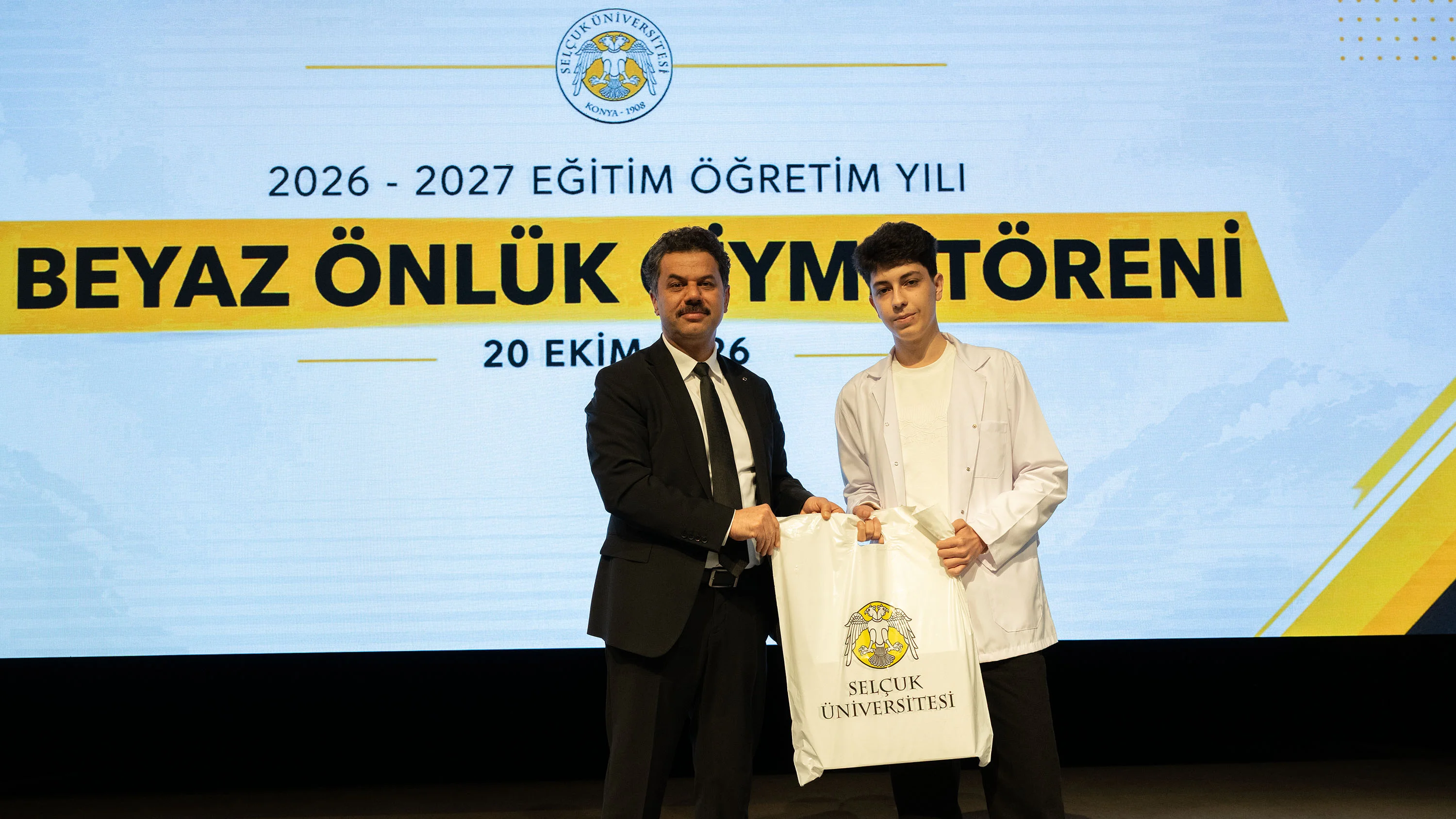 Selçuk Üniversitesinde geleceğin 253 hekimi beyaz önlük giydi
