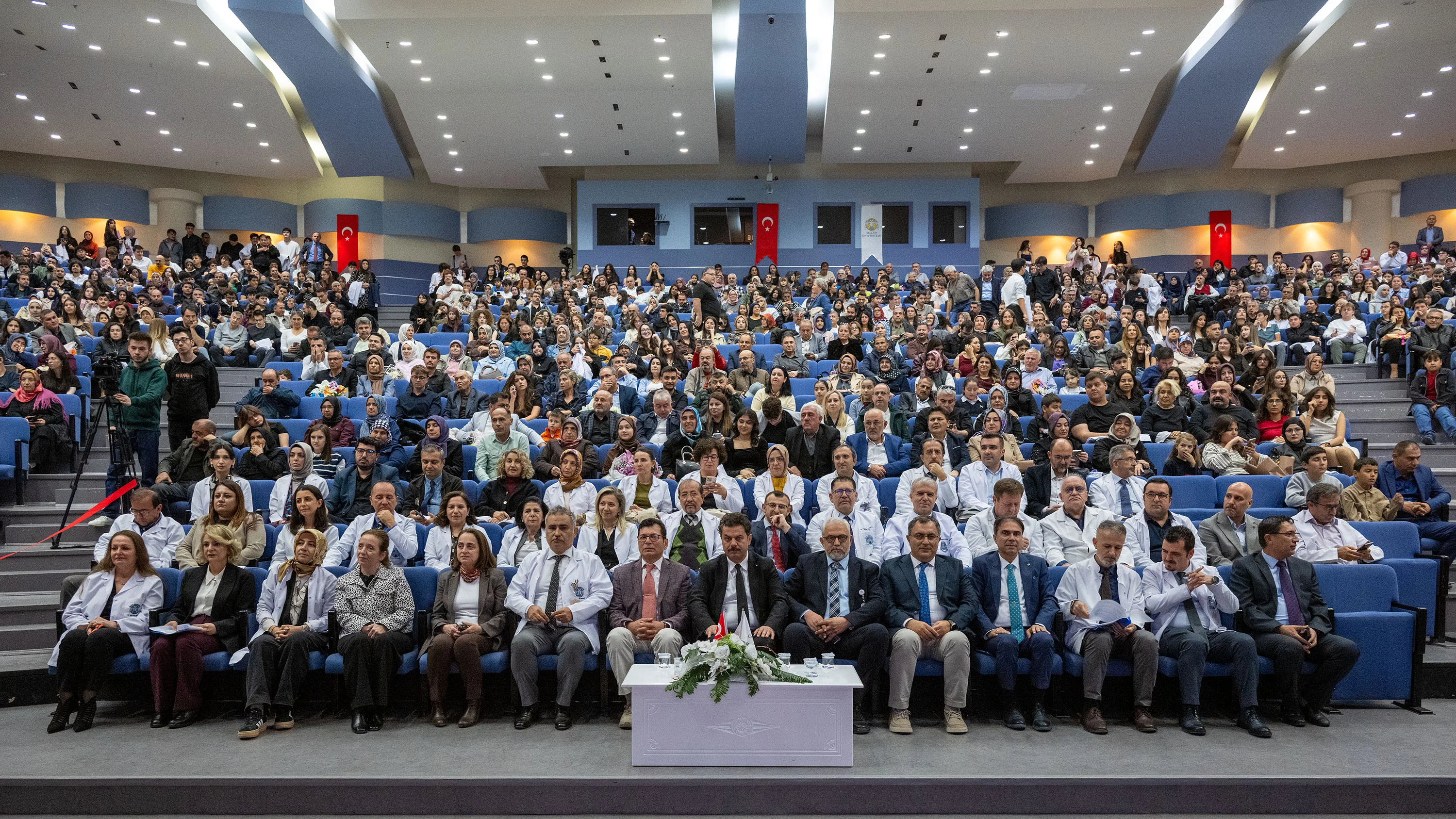 Selçuk Üniversitesinde geleceğin 253 hekimi beyaz önlük giydi