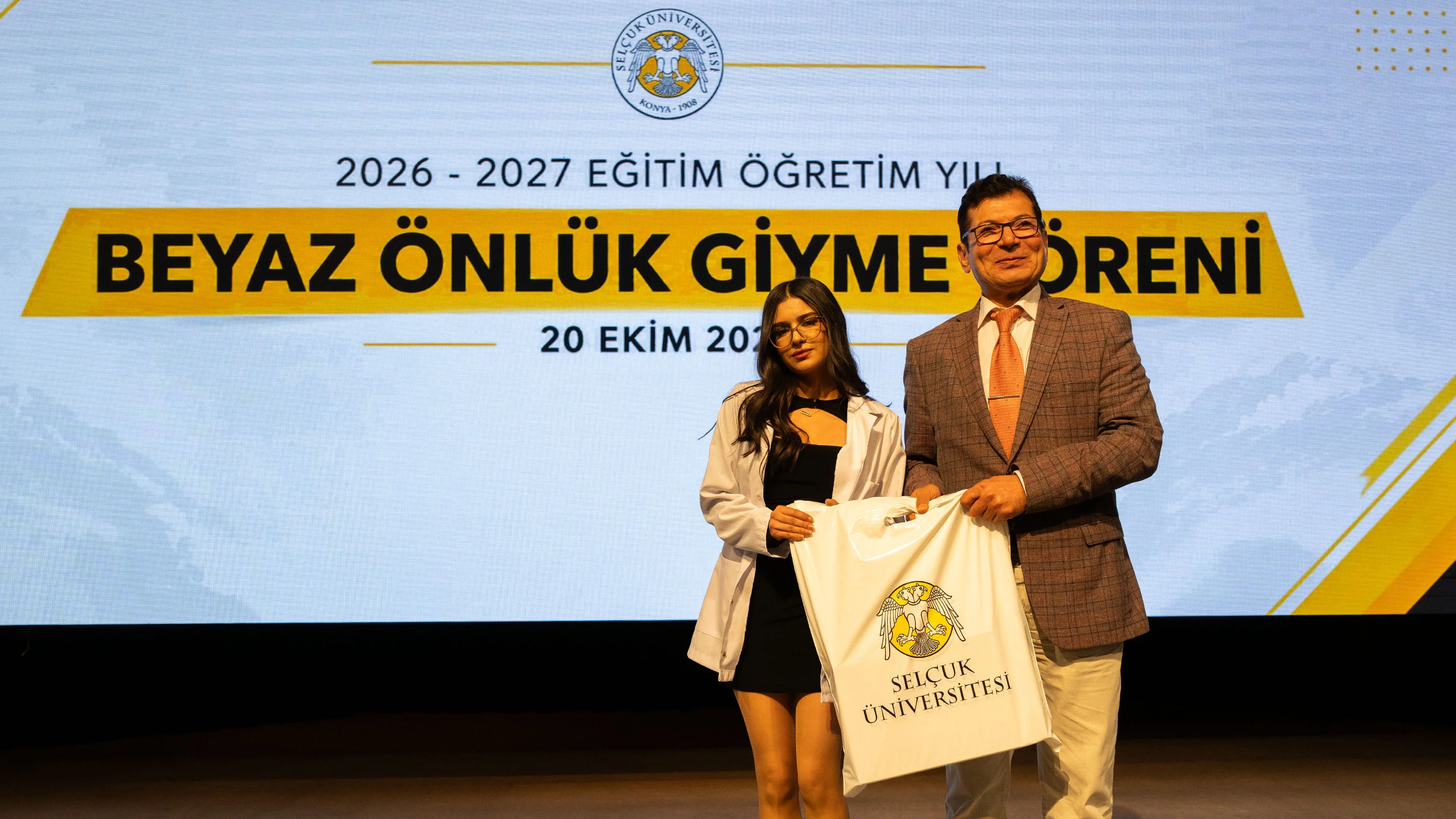 Selçuk Üniversitesinde geleceğin 253 hekimi beyaz önlük giydi