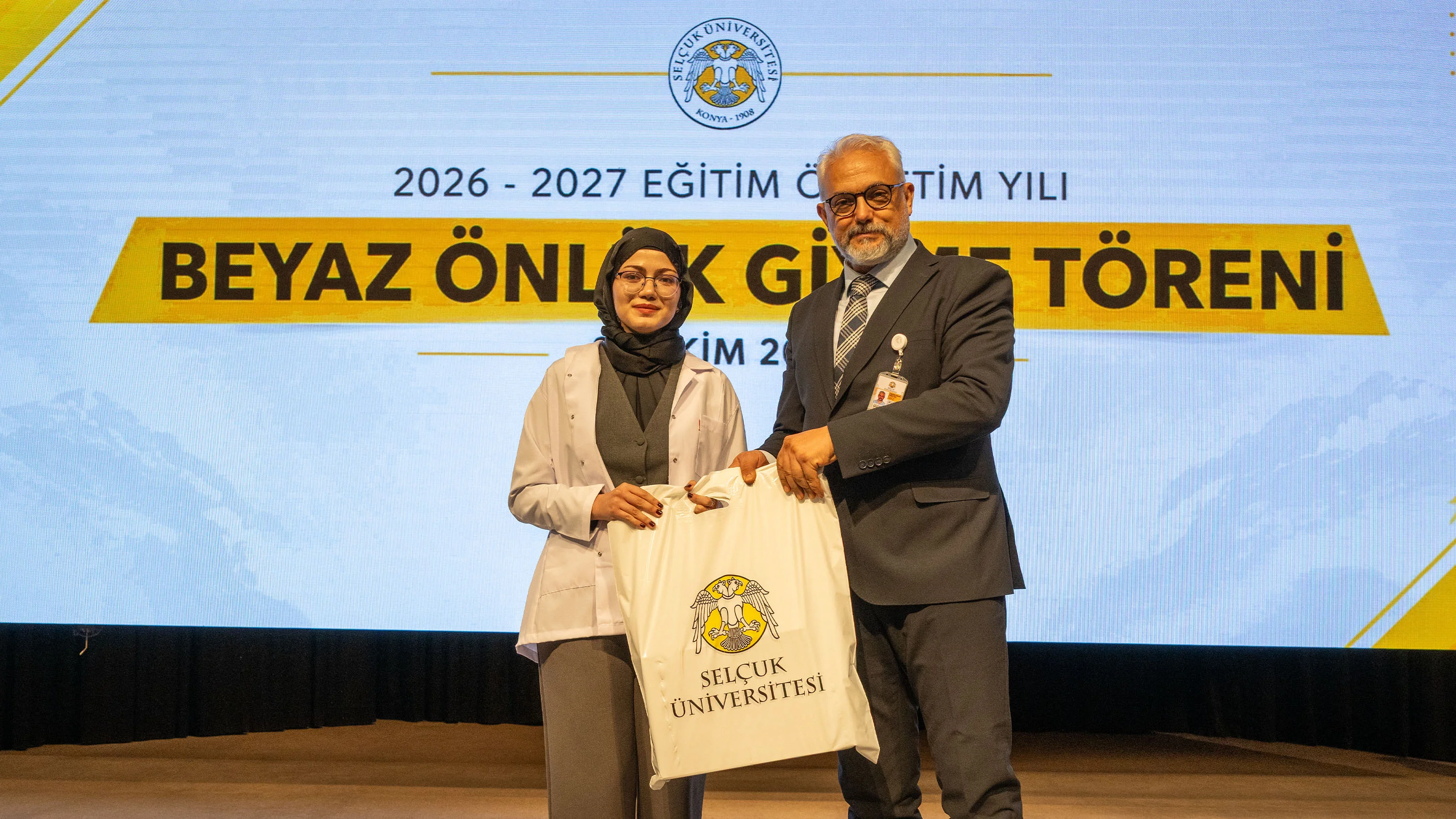 Selçuk Üniversitesinde geleceğin 253 hekimi beyaz önlük giydi