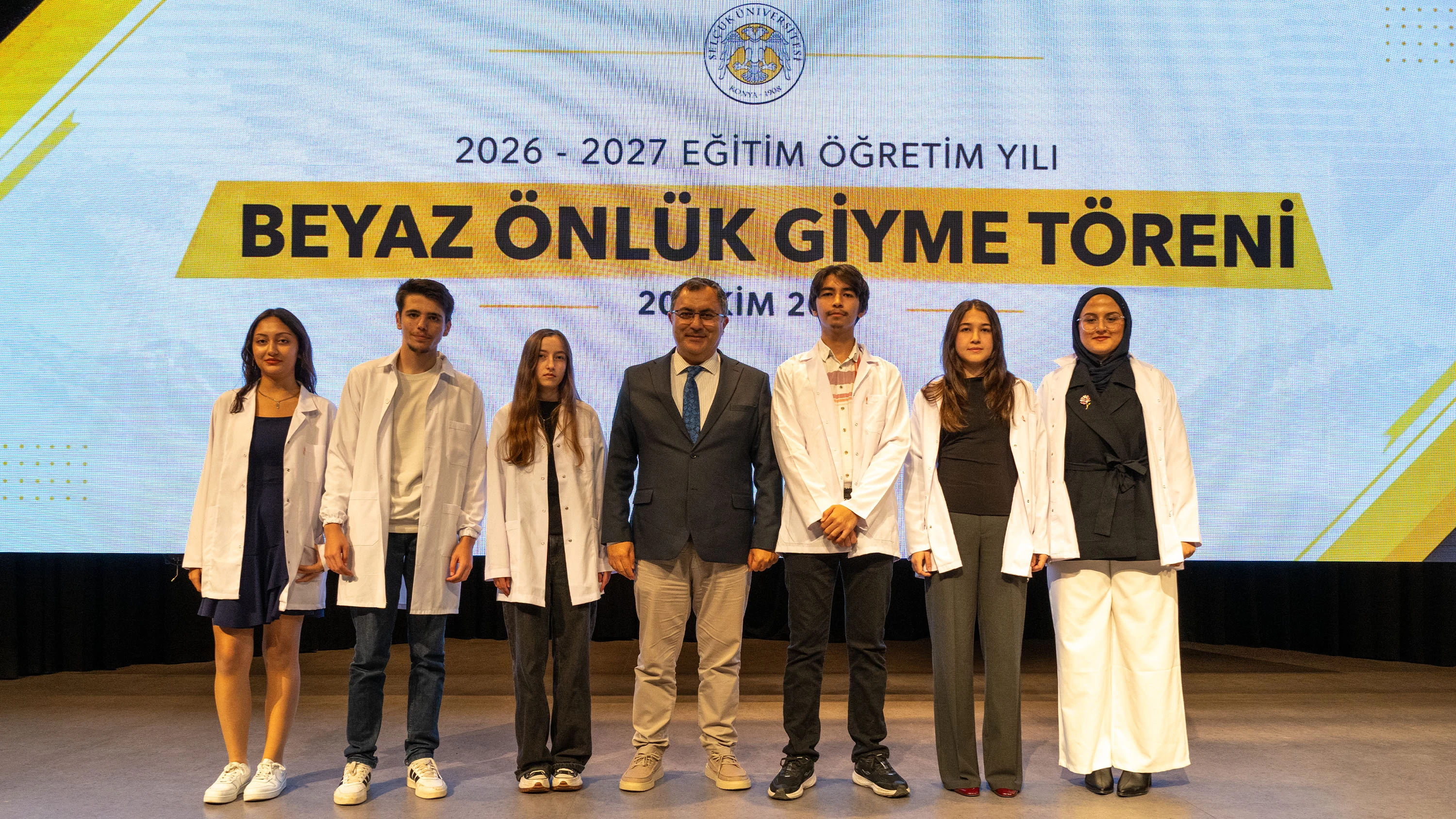 Selçuk Üniversitesinde geleceğin 253 hekimi beyaz önlük giydi