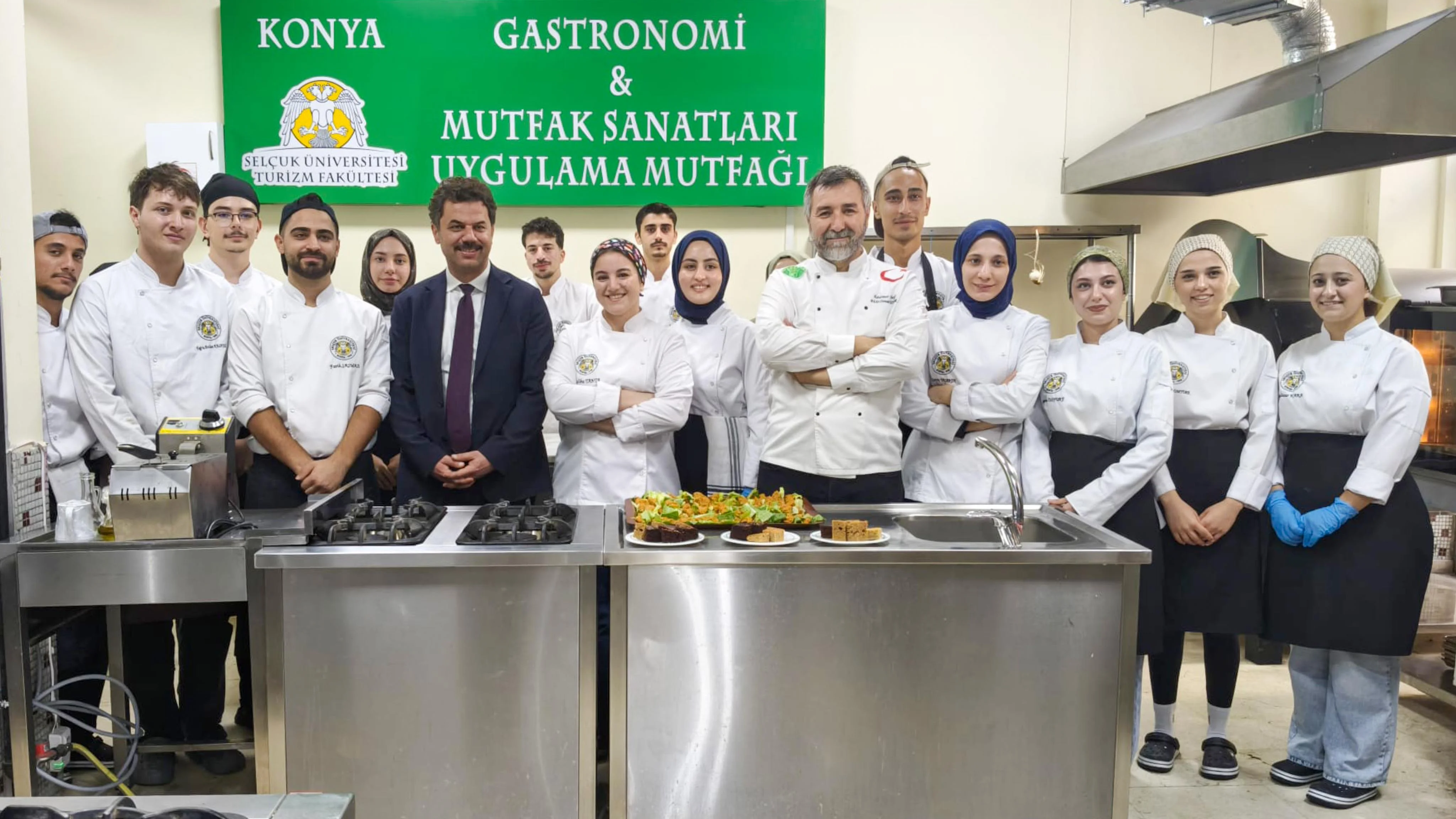 Rektör Yılmaz, Turizm Fakültesi ile Sosyal Bilimler MYO’yu ziyaret etti