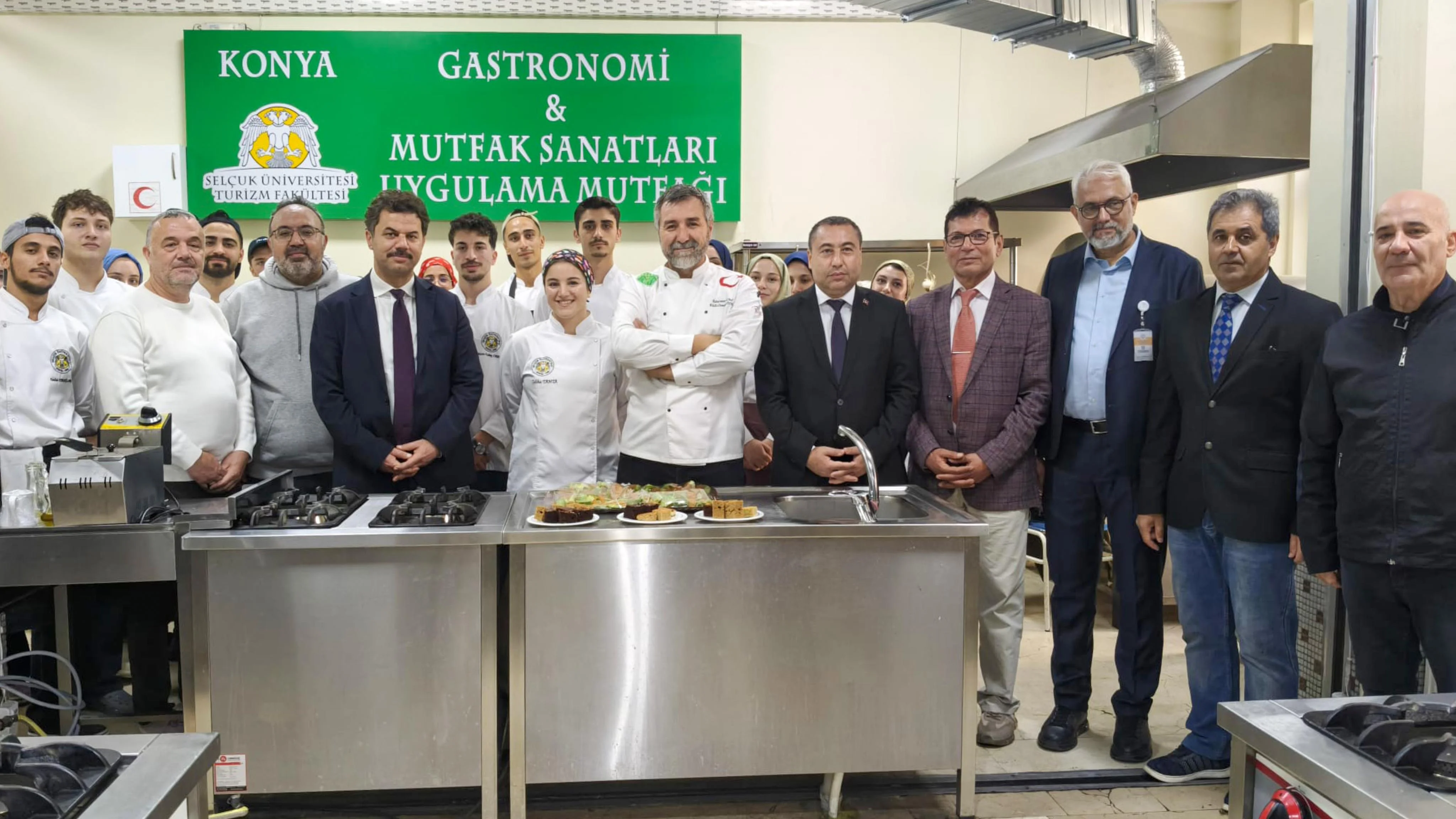 Rektör Yılmaz, Turizm Fakültesi ile Sosyal Bilimler MYO’yu ziyaret etti