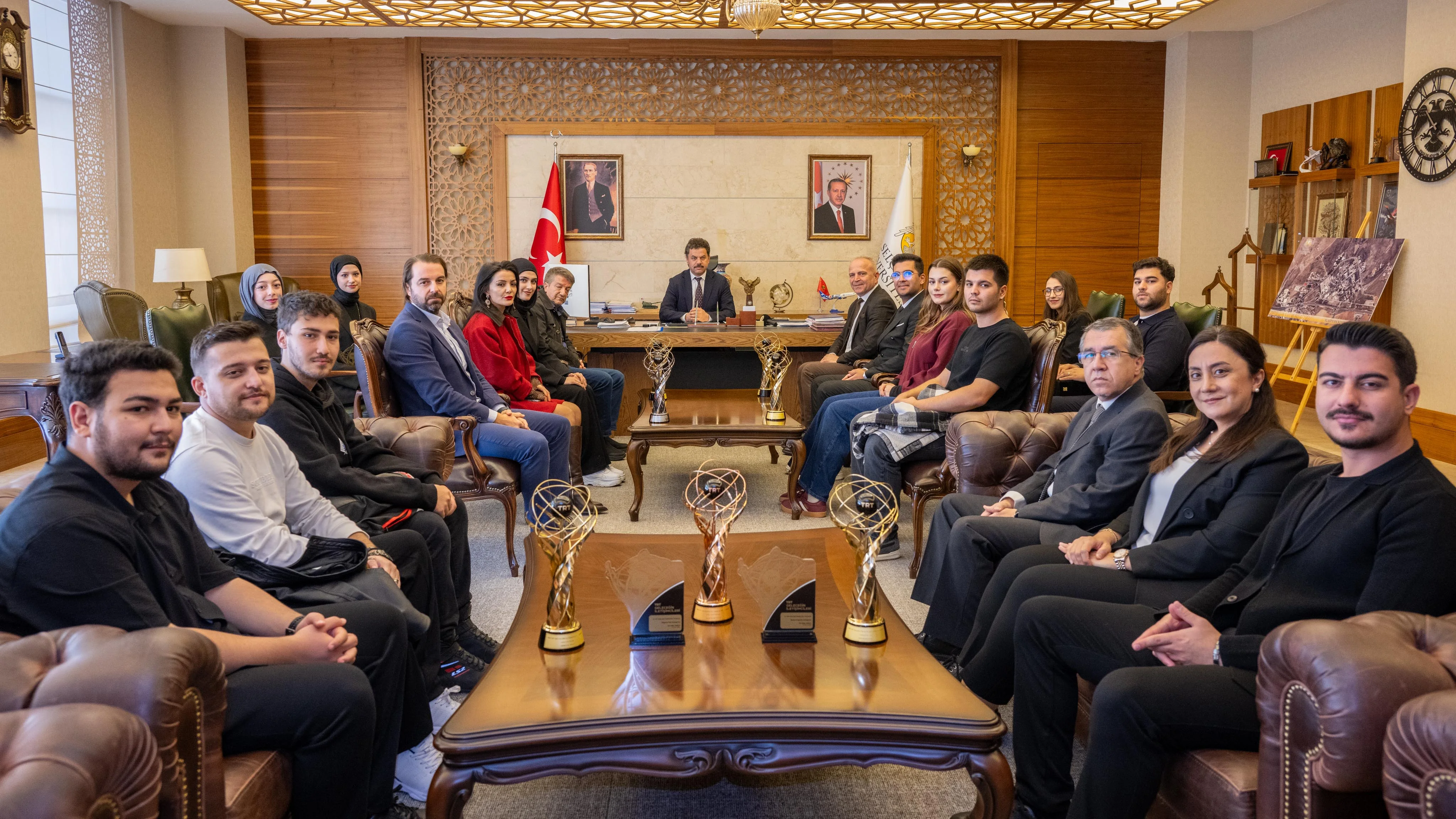 Selçuk Üniversitesinin ödüllü öğrencileri Rektör Yılmaz ile bir araya geldi
