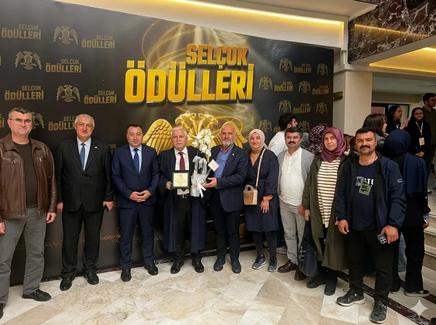 Yüksekokul Müdürümüz Prof. Dr. Rüştü GÜNTÜRKÜN’e “Üniversitemizi Temsil” Ödülü