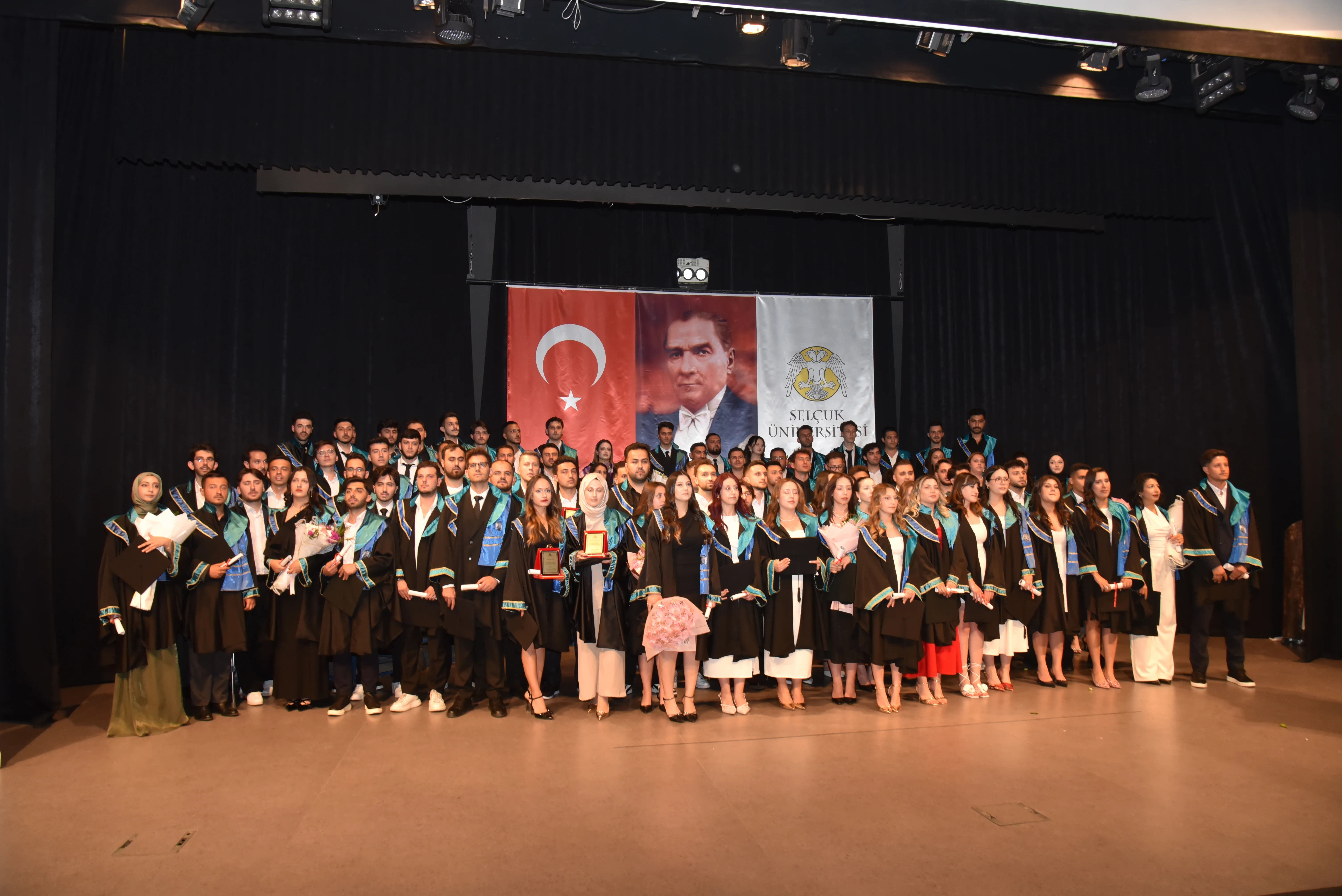 SİVİL HAVACILIK YÜKSEKOKULU’NDA MEZUNİYET COŞKUSU