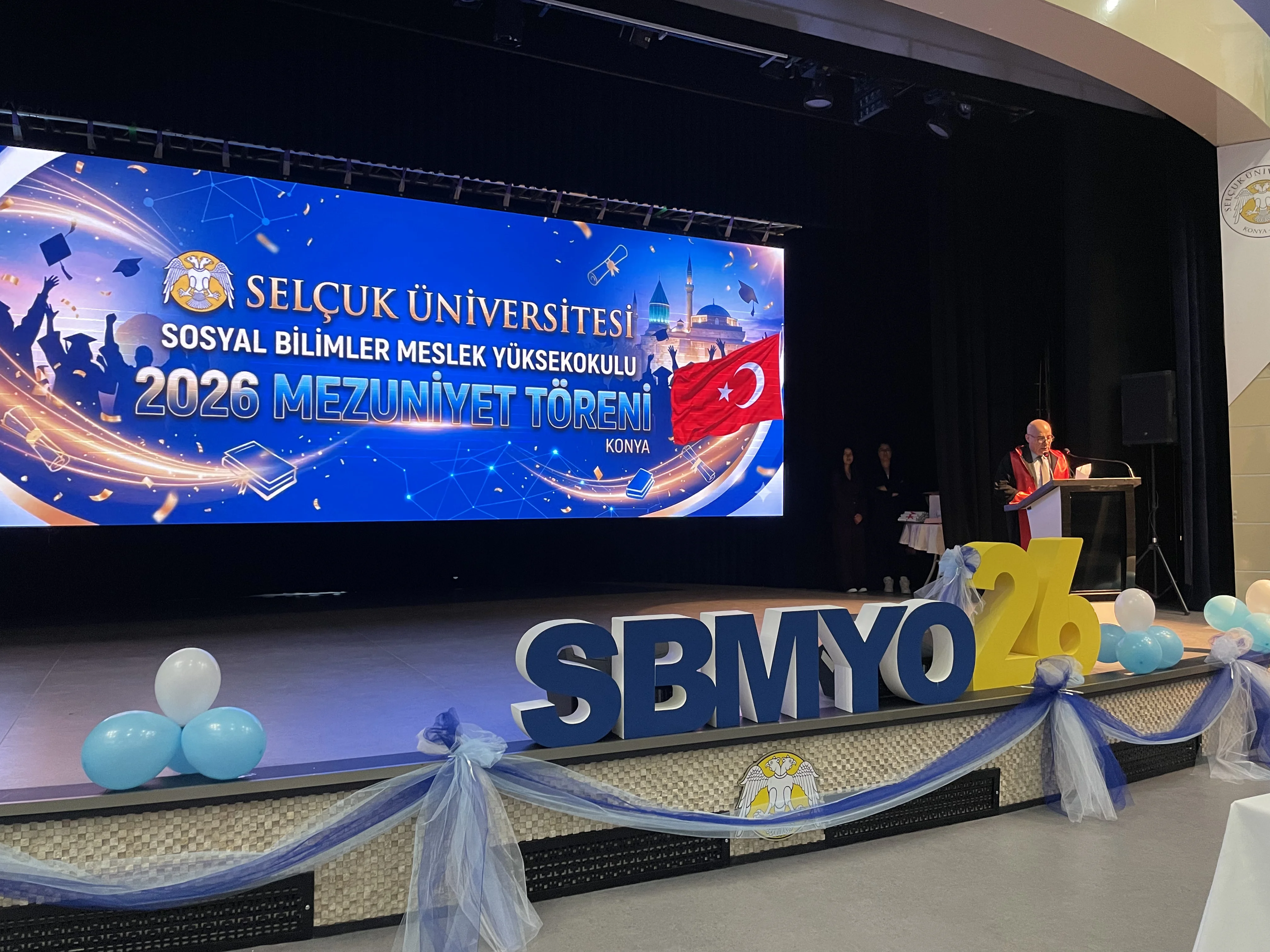 Sosyal Bilimler Meslek Yüksekokulunda Mezuniyet Coşkusu Yaşandı