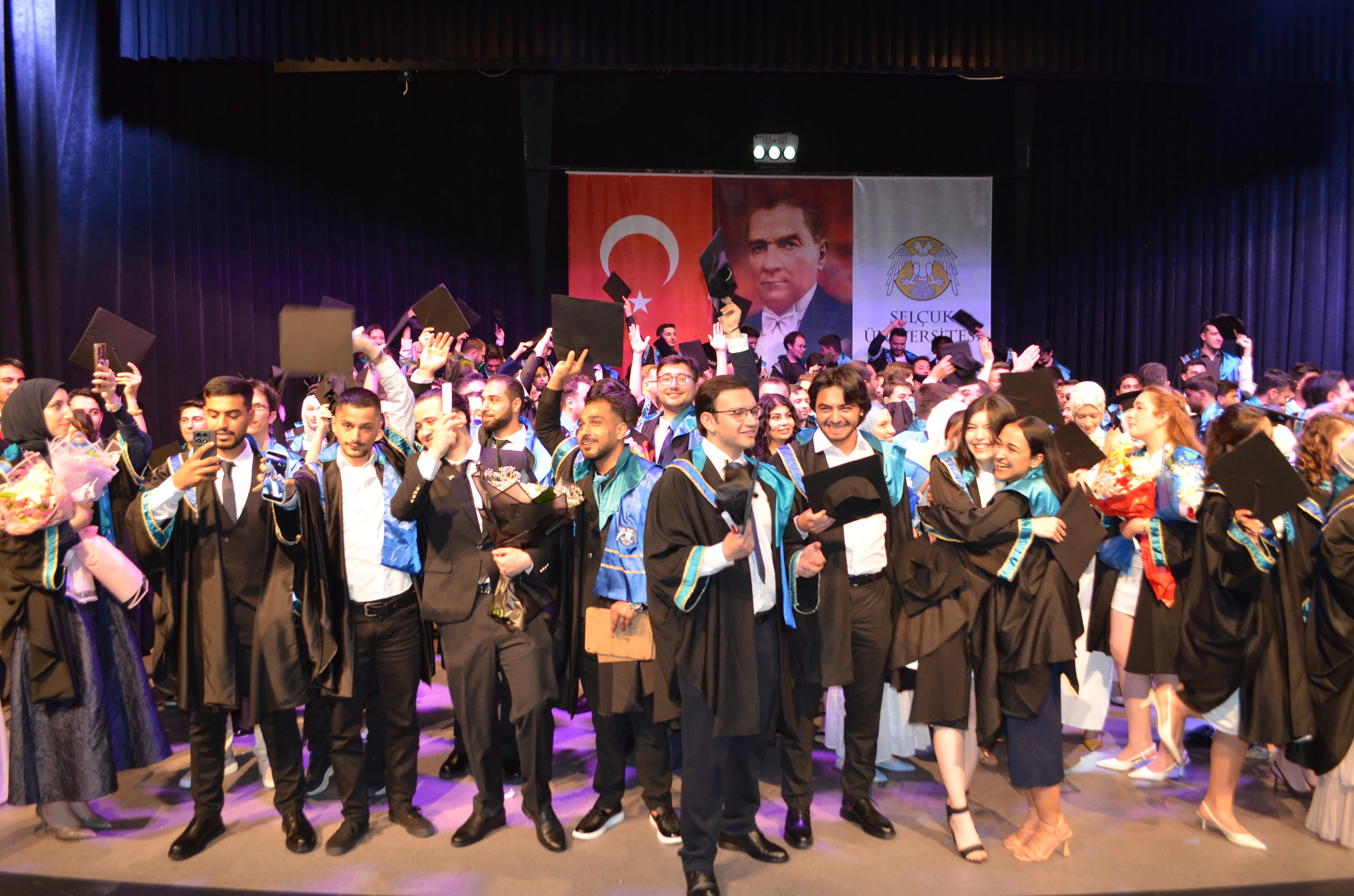 Teknoloji Fakültesinde Mezuniyet Coşkusu