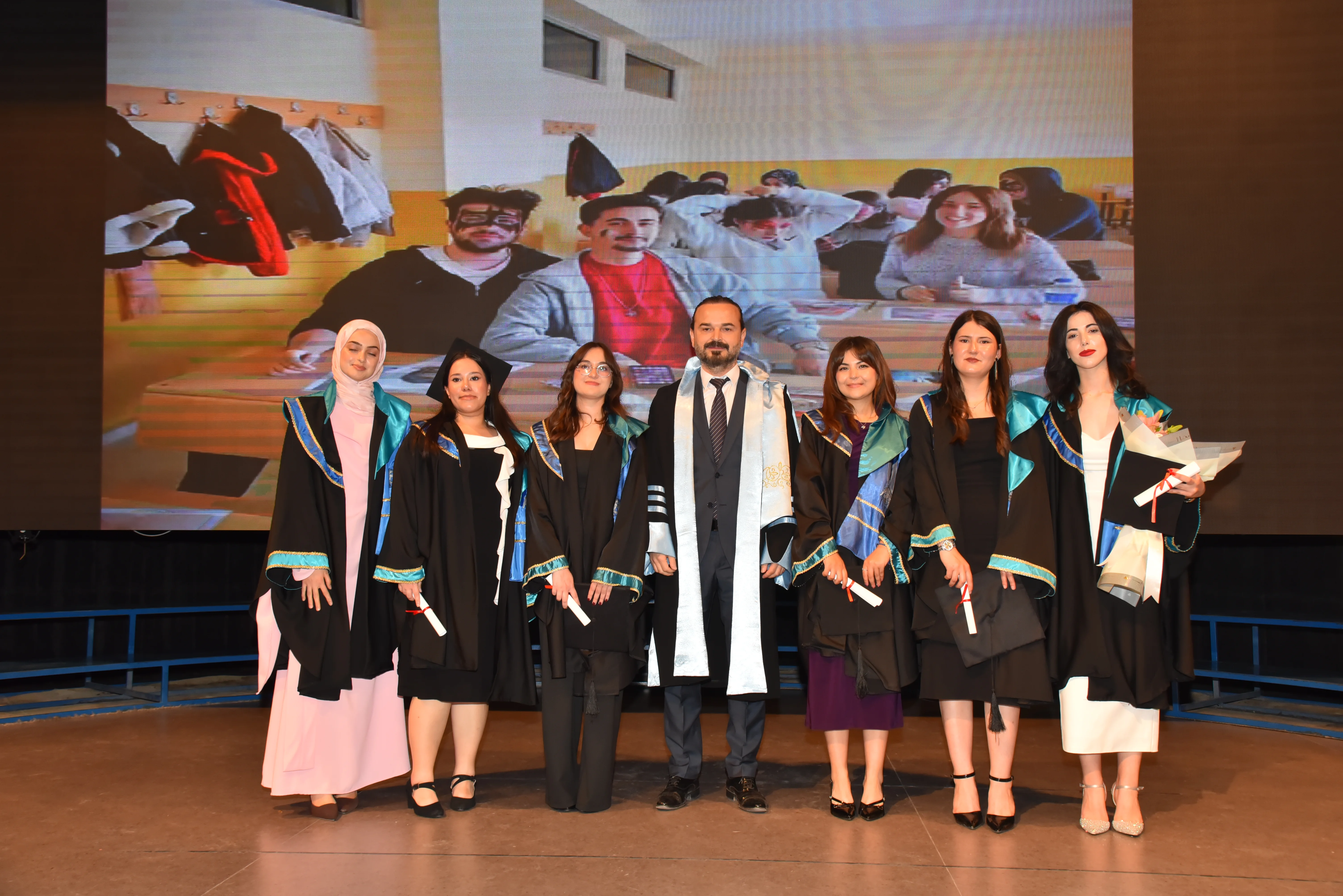 Bölümümüzde Mezuniyet Coşkusu Yaşandı