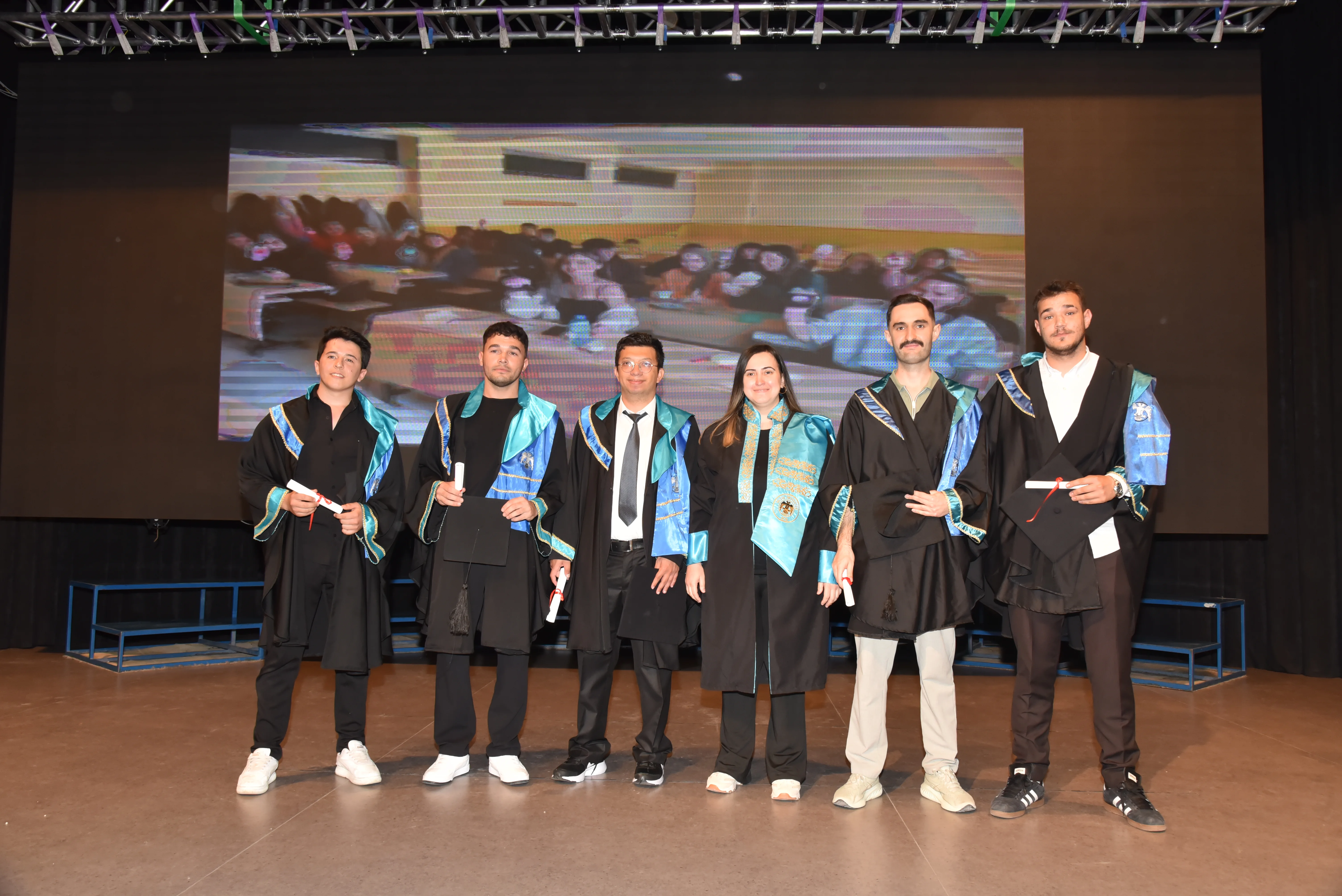 Bölümümüzde Mezuniyet Coşkusu Yaşandı
