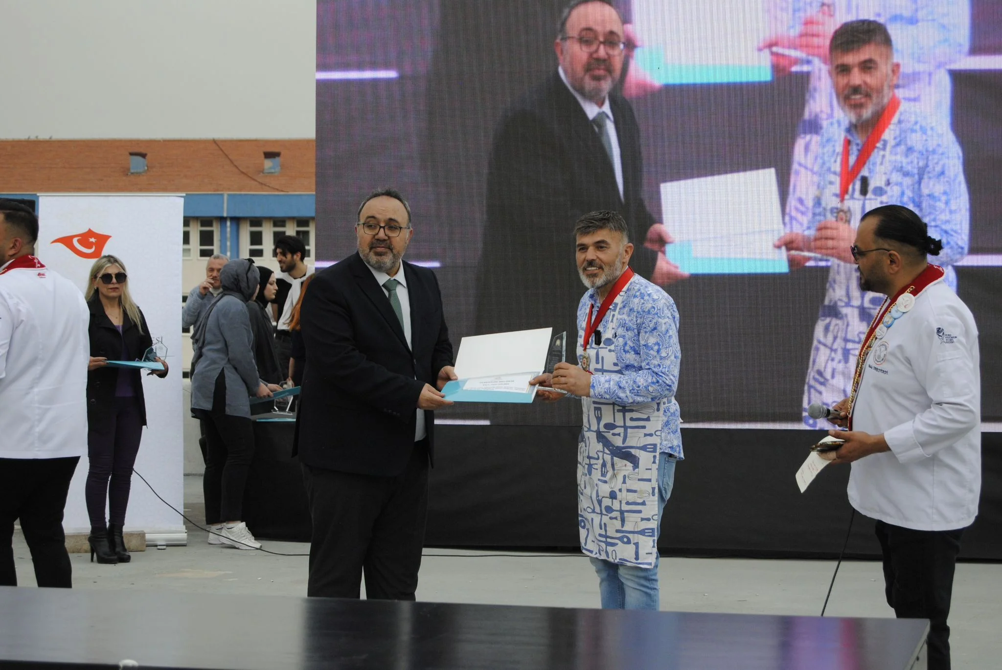 Turizm Fakültesinde Kültür ve Lezzet Şöleni: Festival Coşkusu Anfi Tiyatro’da Yaşandı