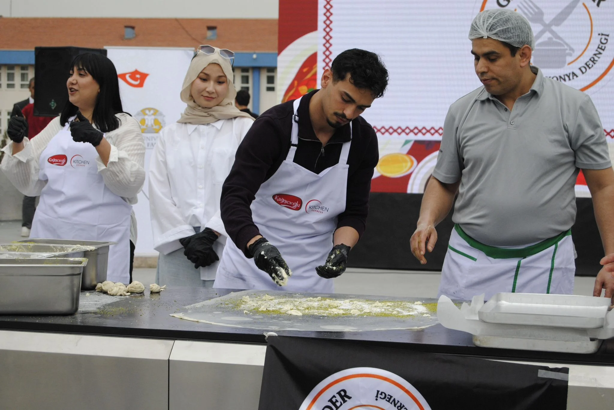 Turizm Fakültesinde Kültür ve Lezzet Şöleni: Festival Coşkusu Anfi Tiyatro’da Yaşandı