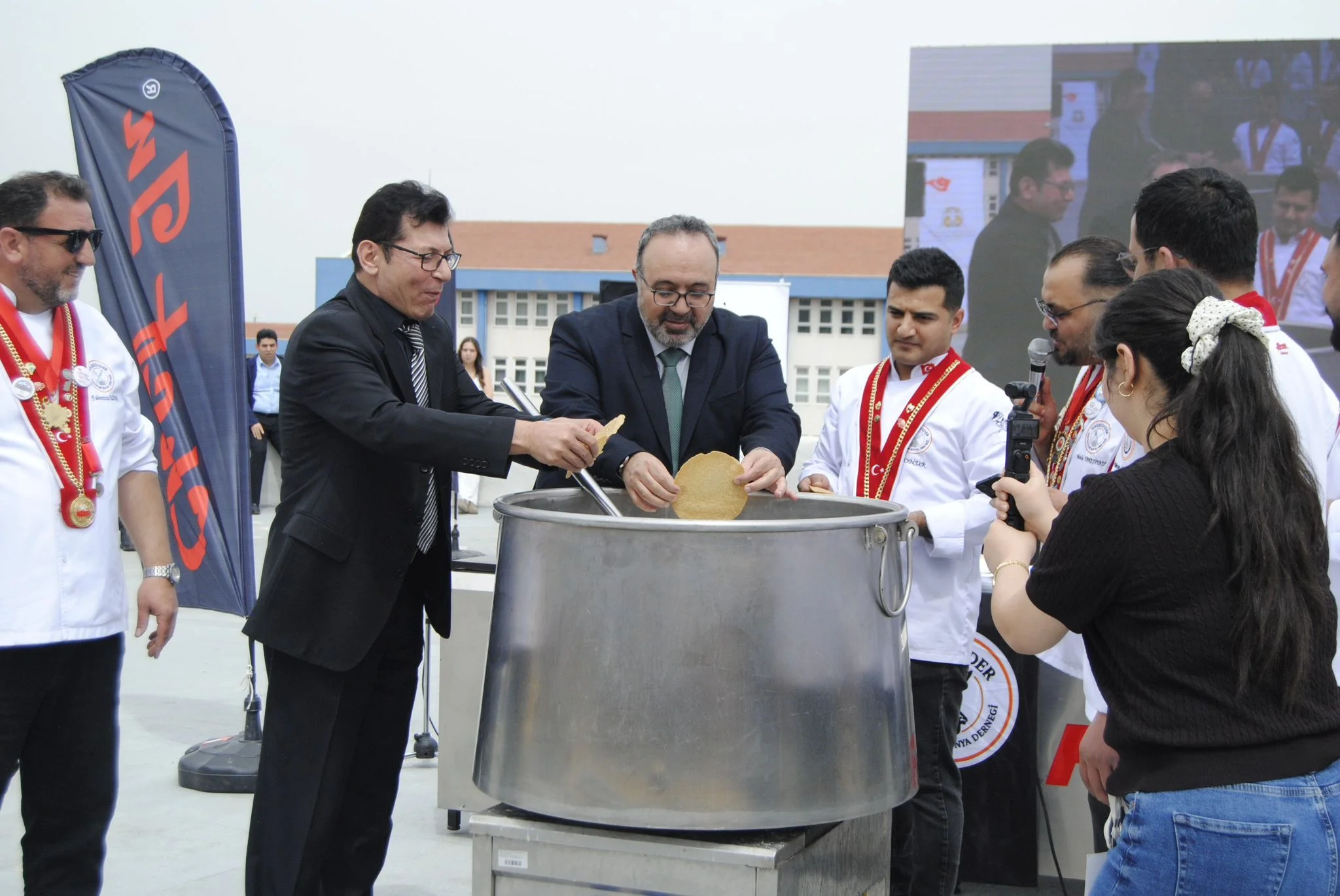 Turizm Fakültesinde Kültür ve Lezzet Şöleni: Festival Coşkusu Anfi Tiyatro’da Yaşandı