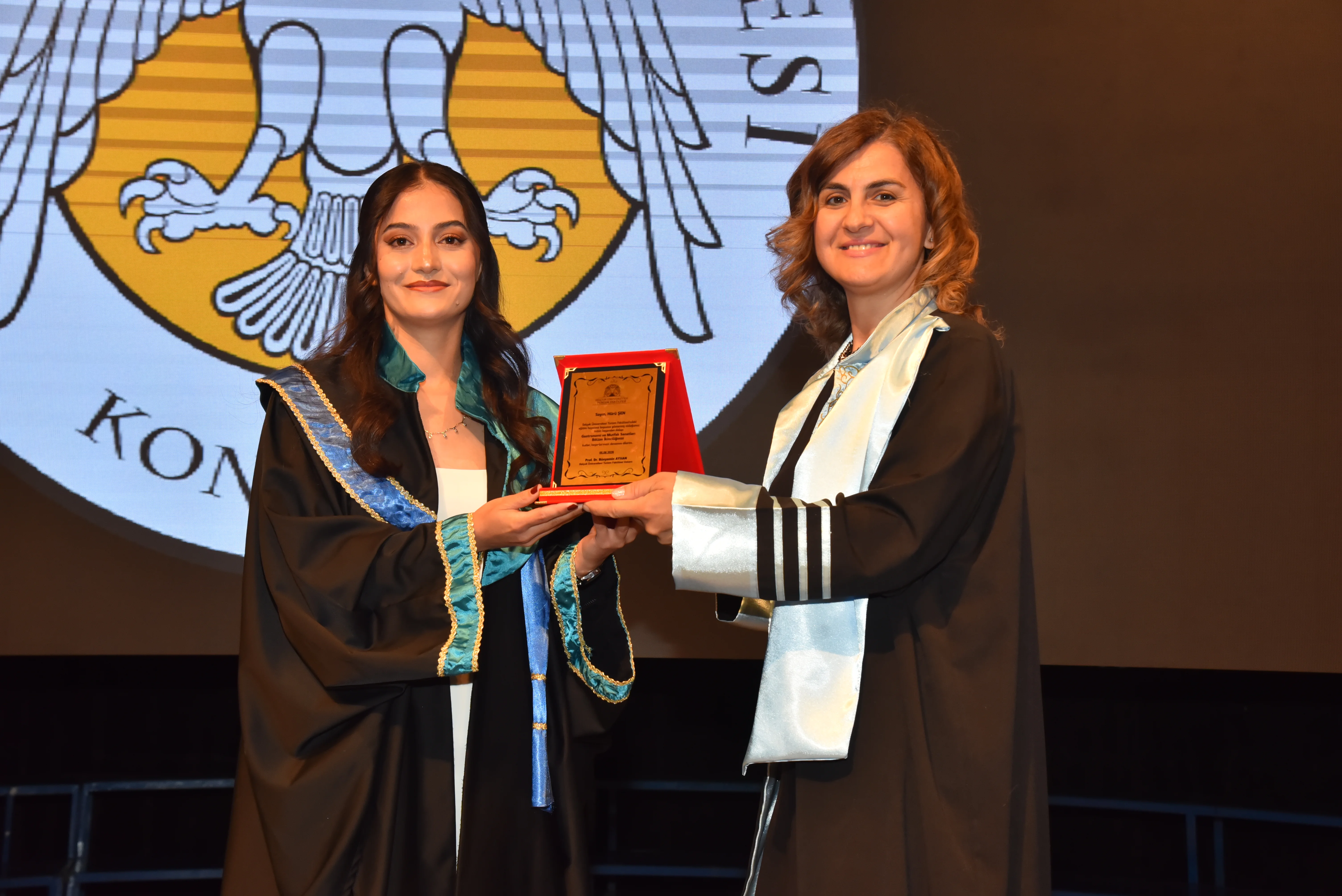 Turizm Fakültesinde Mezuniyet Coşkusu Yaşandı
