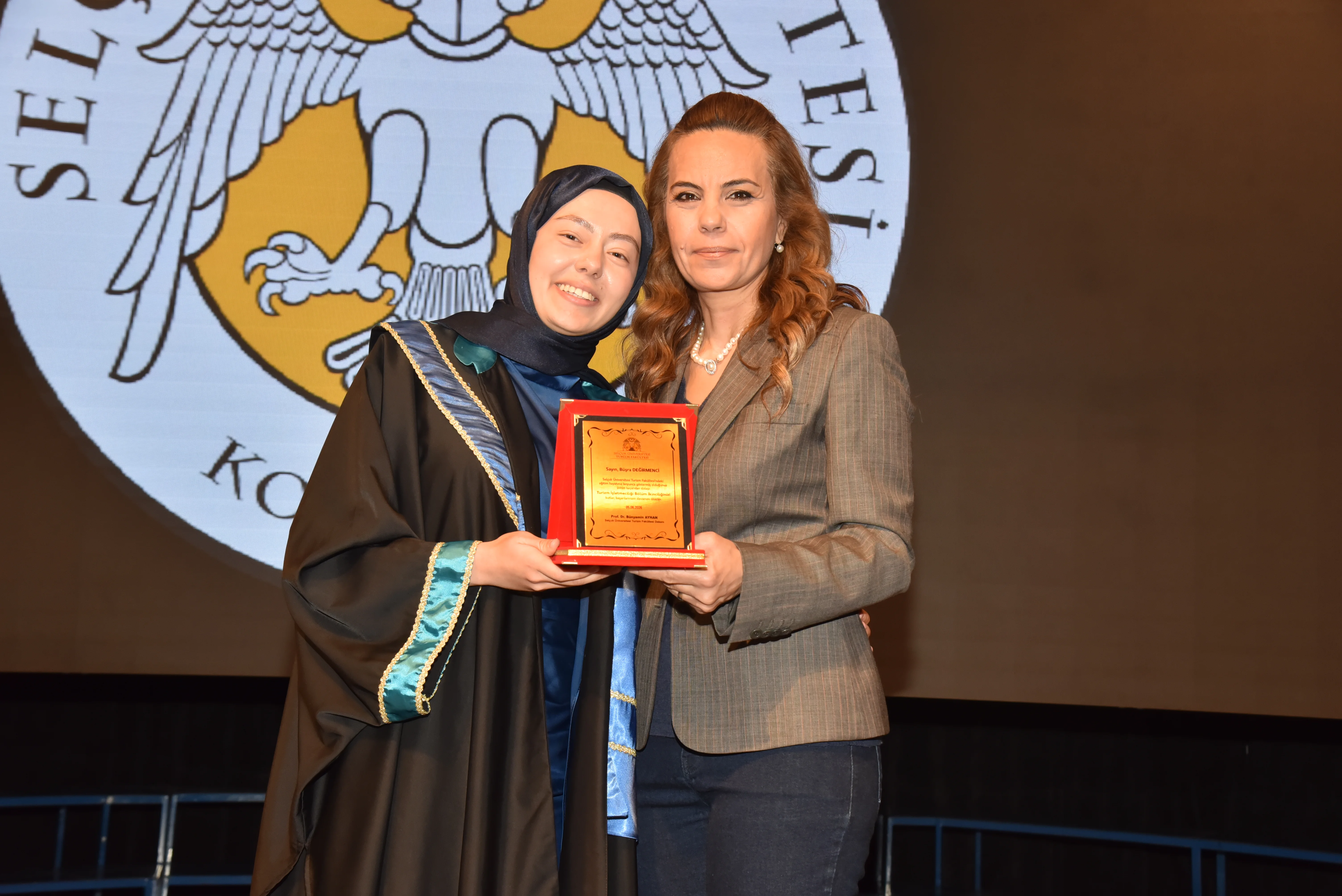 Turizm Fakültesinde Mezuniyet Coşkusu Yaşandı