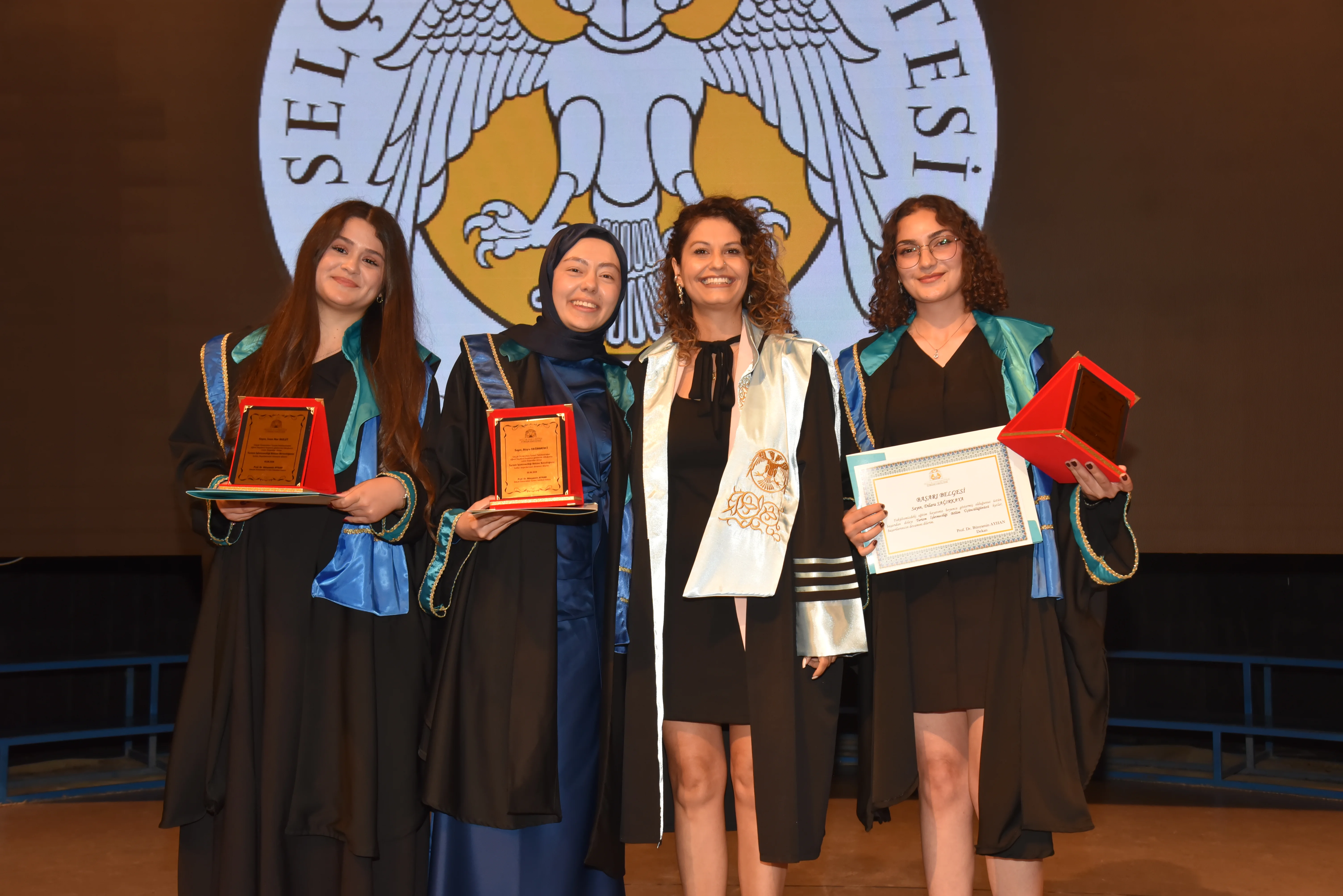 Turizm Fakültesinde Mezuniyet Coşkusu Yaşandı