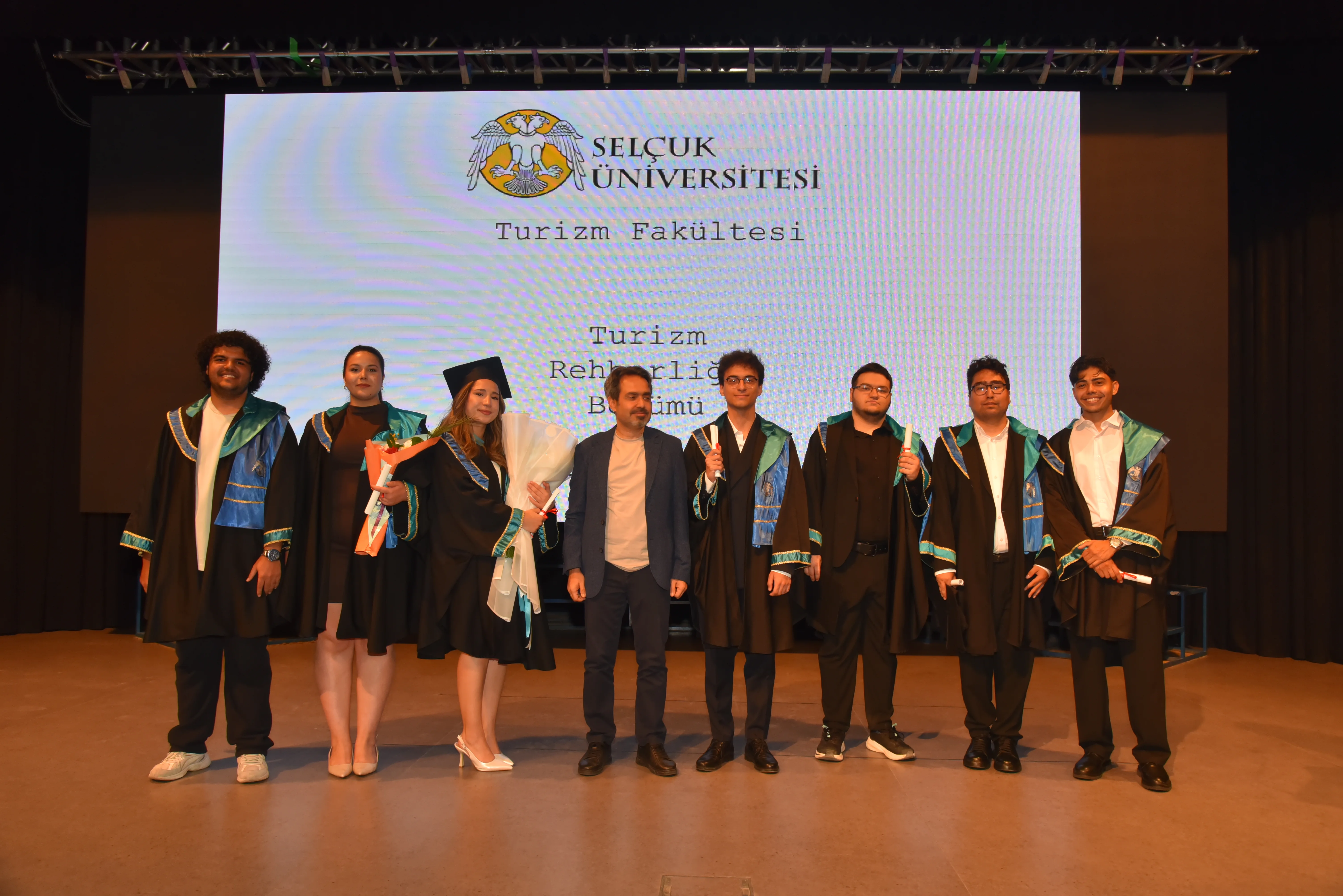 Turizm Fakültesinde Mezuniyet Coşkusu Yaşandı