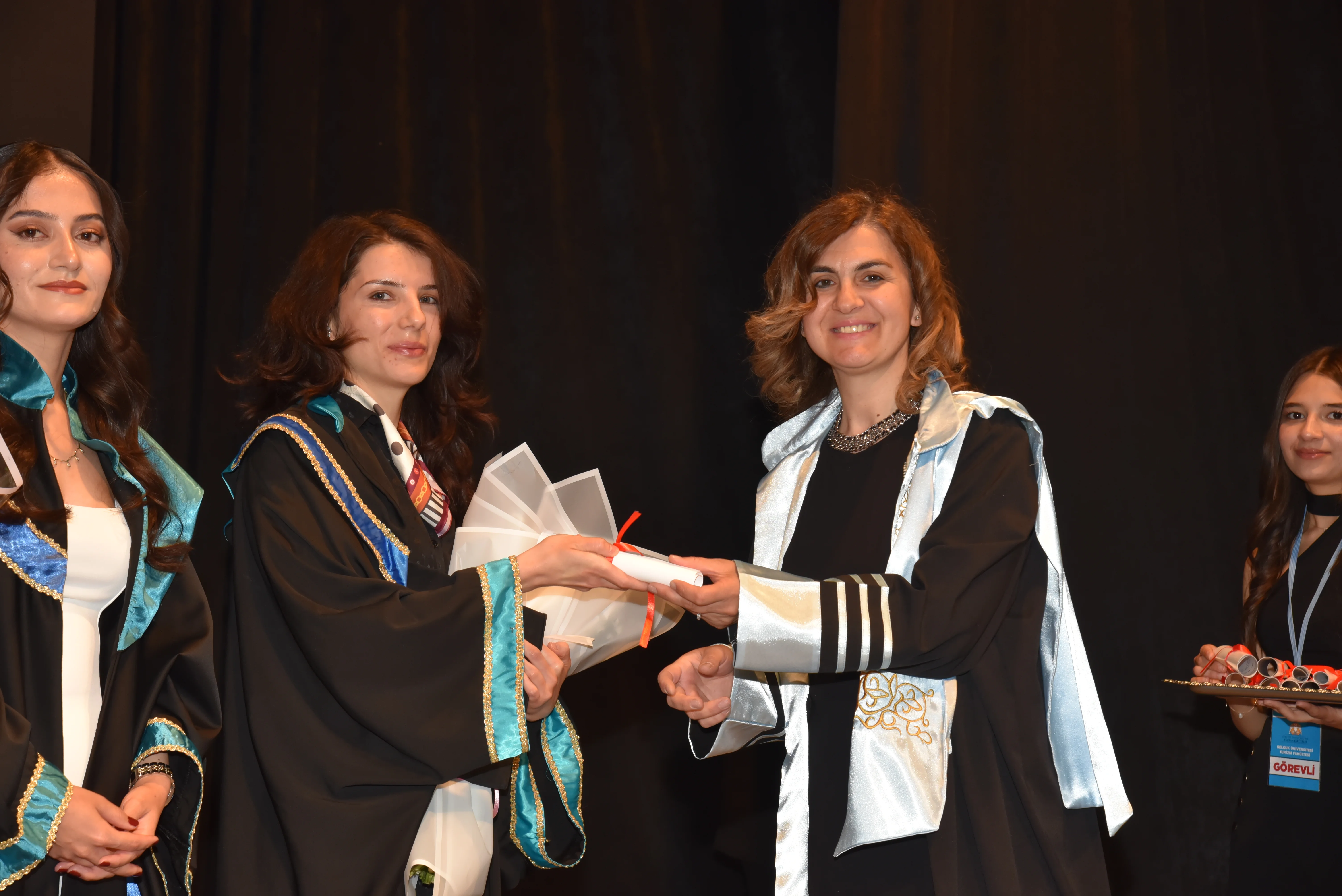 Turizm Fakültesinde Mezuniyet Coşkusu Yaşandı