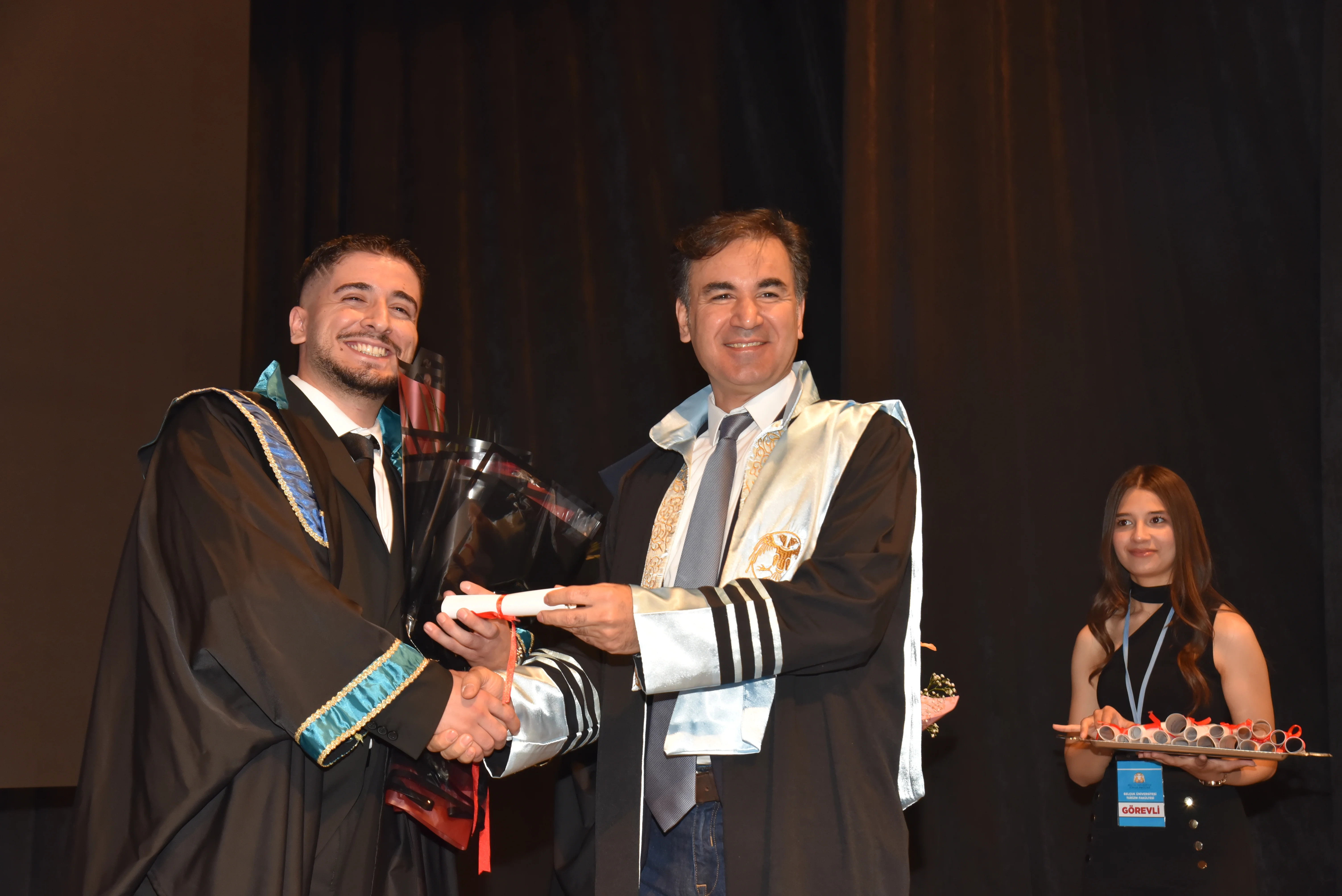 Turizm Fakültesinde Mezuniyet Coşkusu Yaşandı