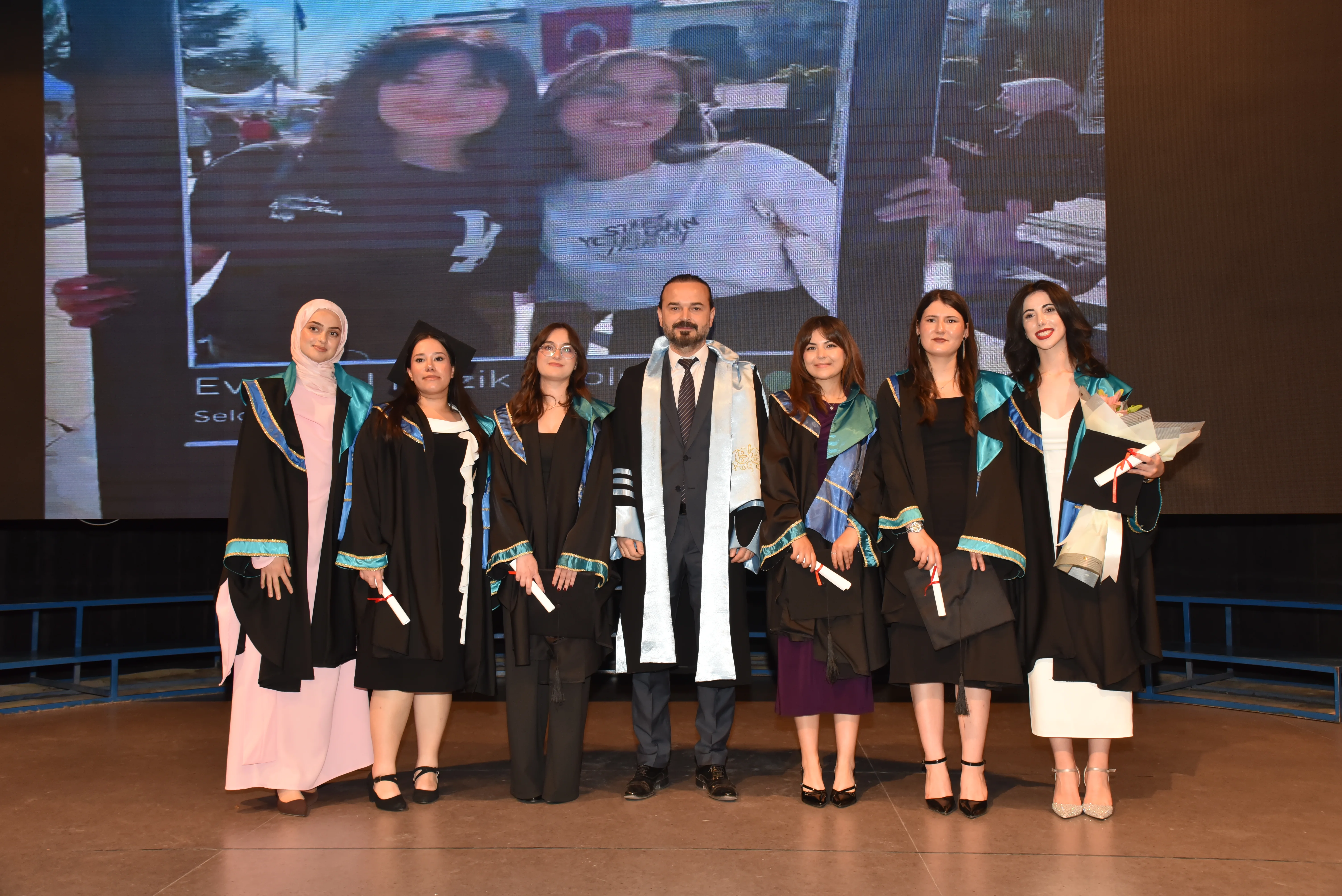 Turizm Fakültesinde Mezuniyet Coşkusu Yaşandı