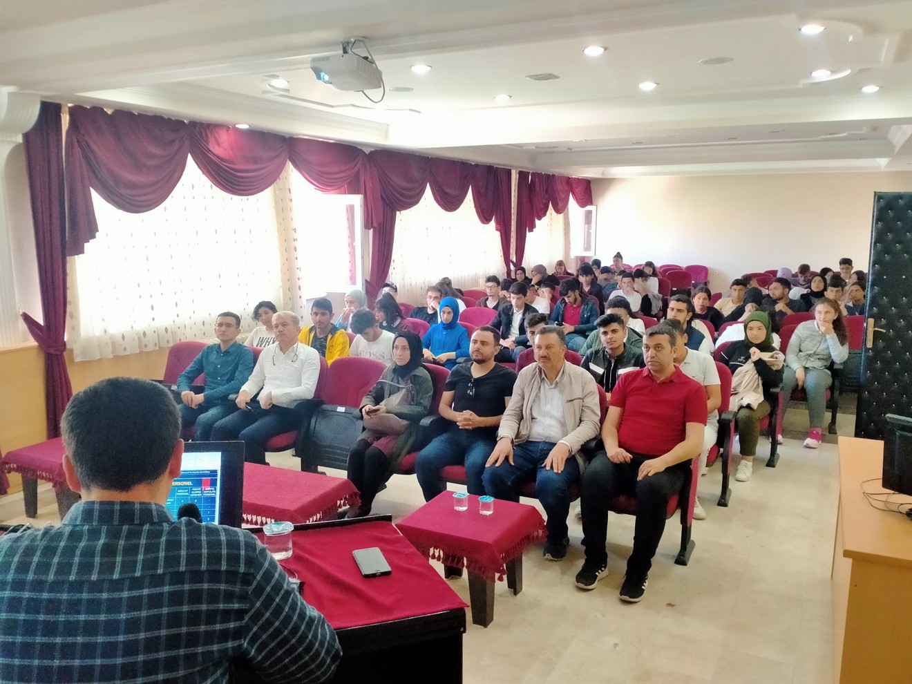 Necip Fazıl Kısakürek Anadolu Lisesi öğrencileri Meslek Yüksekokulumuzu ziyaret ettiler.