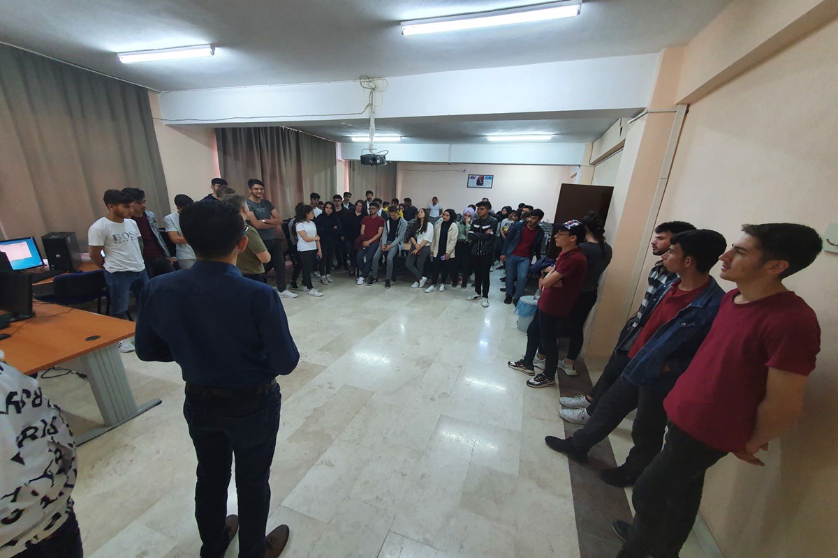 Necip Fazıl Kısakürek Anadolu Lisesi öğrencileri Meslek Yüksekokulumuzu ziyaret ettiler.