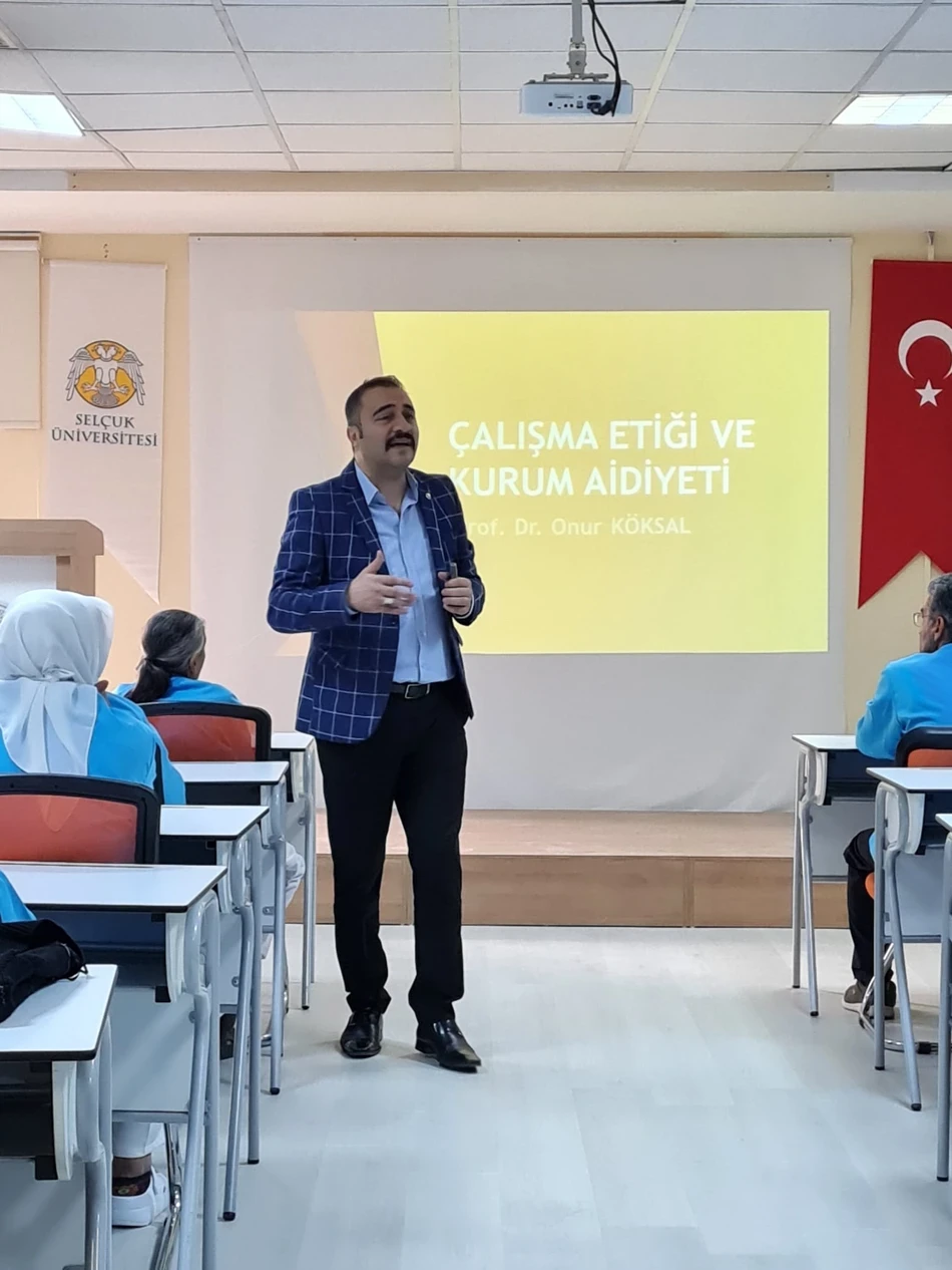 Üniversitemizde "Benim Üniversitem Benim Yurdum" temalı Kurumsal Aidiyet Eğitimi yapıldı.