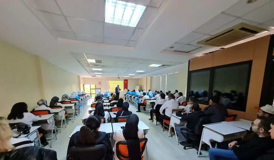 Üniversitemizde "Benim Üniversitem Benim Yurdum" temalı Kurumsal Aidiyet Eğitimi yapıldı.