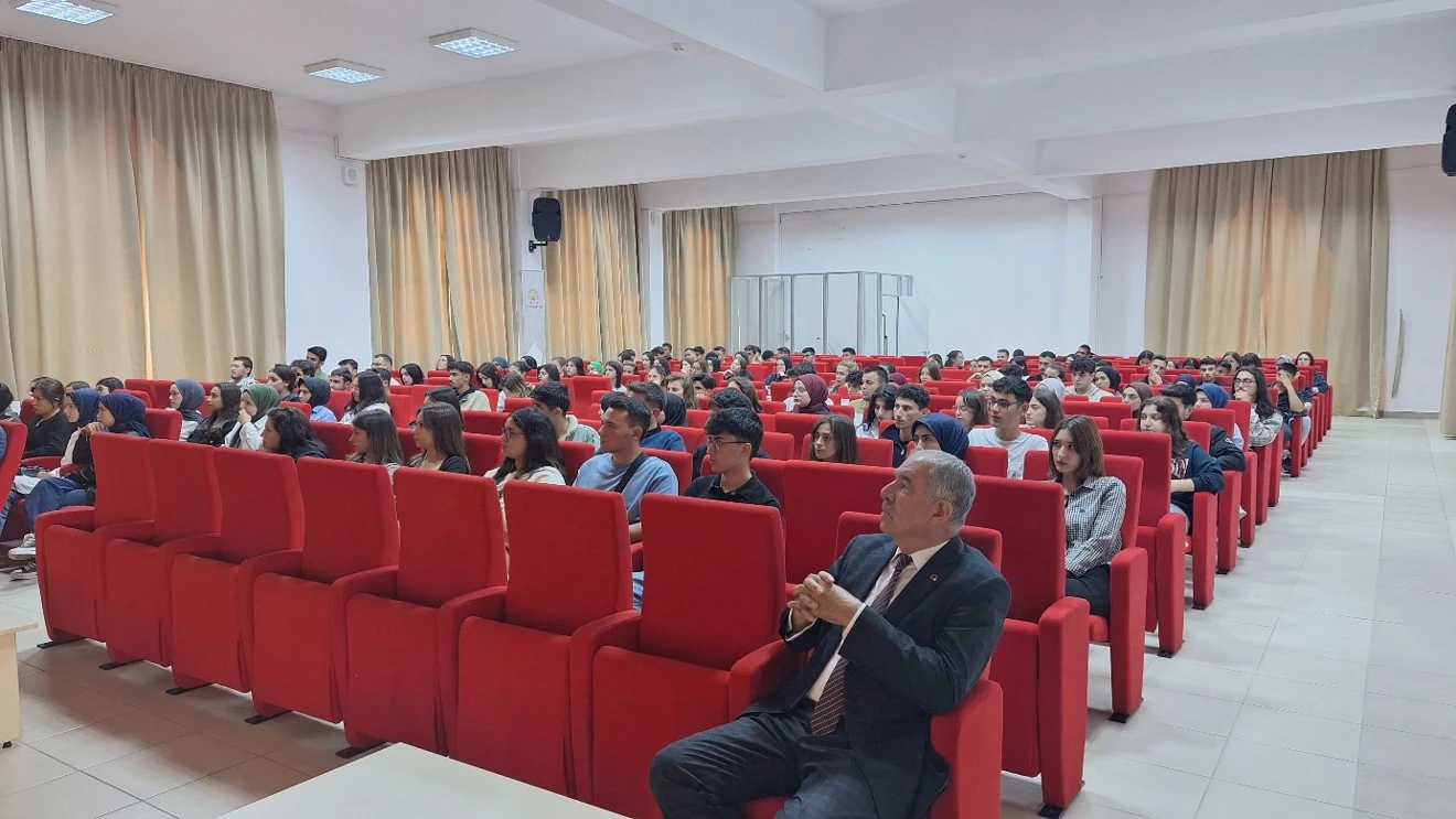 Fakültemizde 2024-2025 Eğitim-Öğretim Yılı Oryantasyon Toplantısı ve Bağımlılıkla Mücadele Paneli Yapıldı