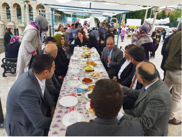 Depremzedeler Yararına Kermes Düzenlendi